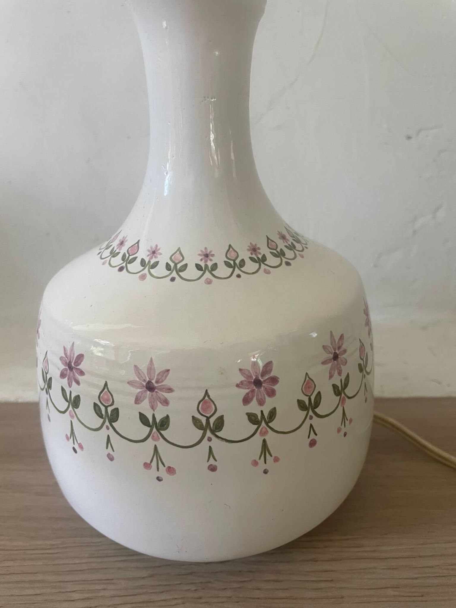 Pied de lampe en céramique artisanale décor fleuri