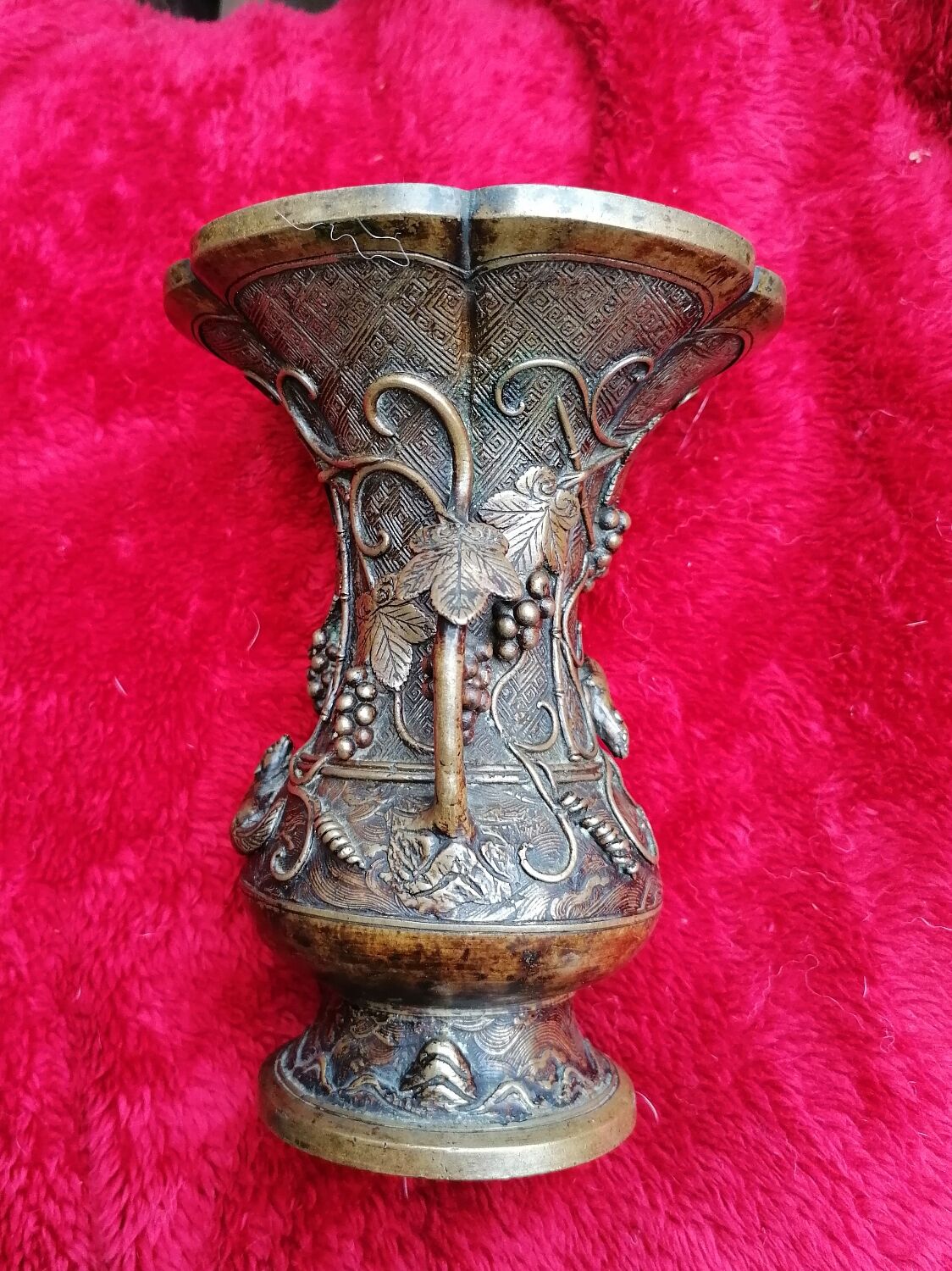 Chinese polylobed vase bronze