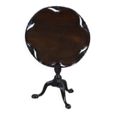 Table d'appoint en noyer anglais avec plateau incliné, années 1890.