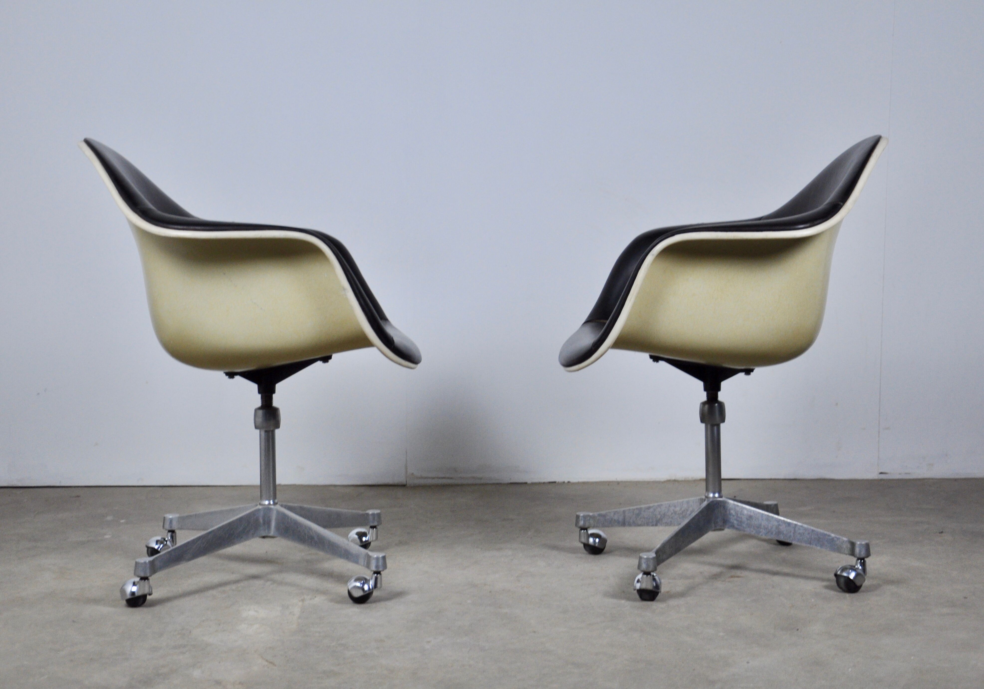 Paire de fauteuils par Charles Eames pour Herman Miller 1970
