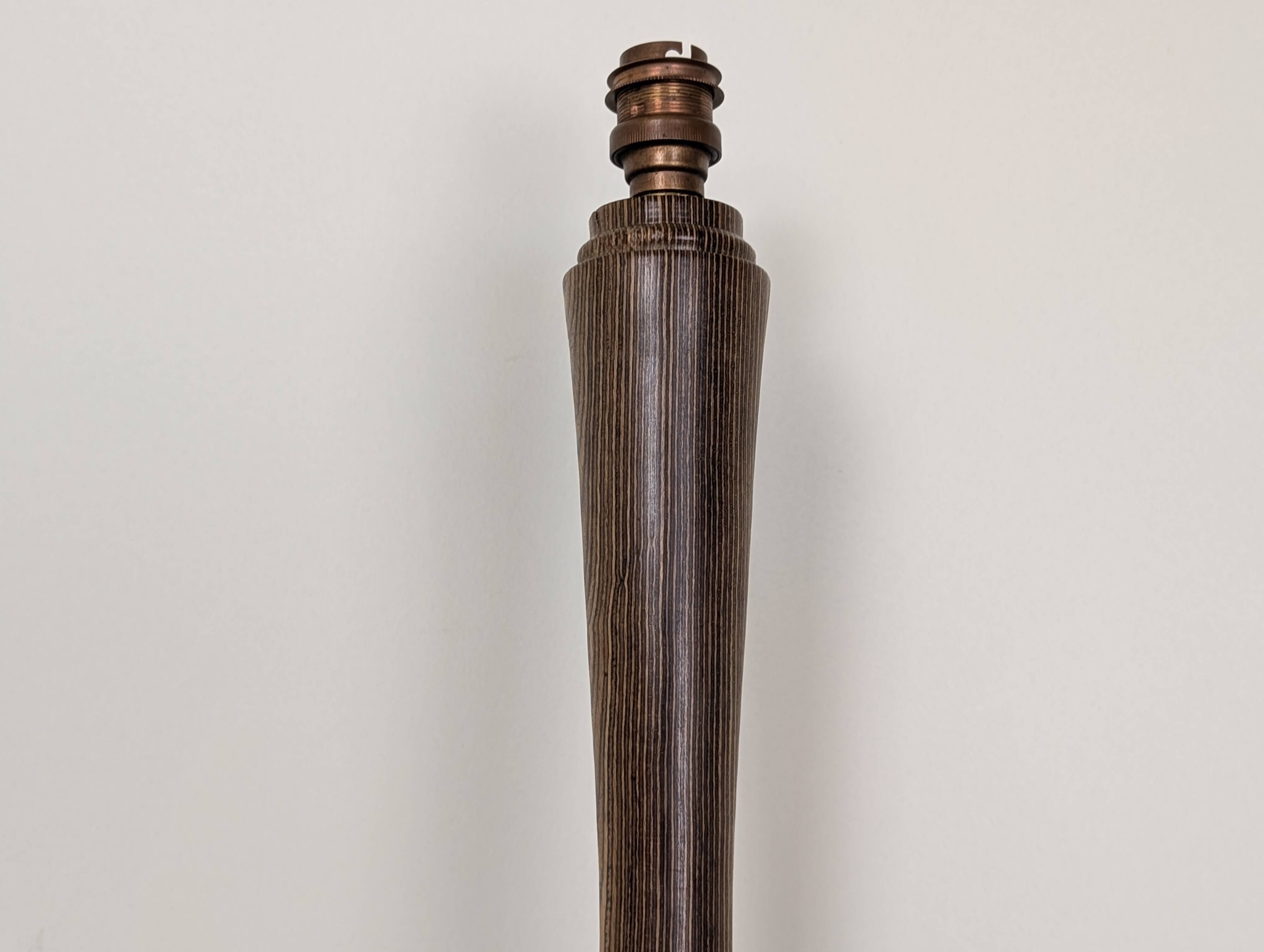Lampe en bois tourné