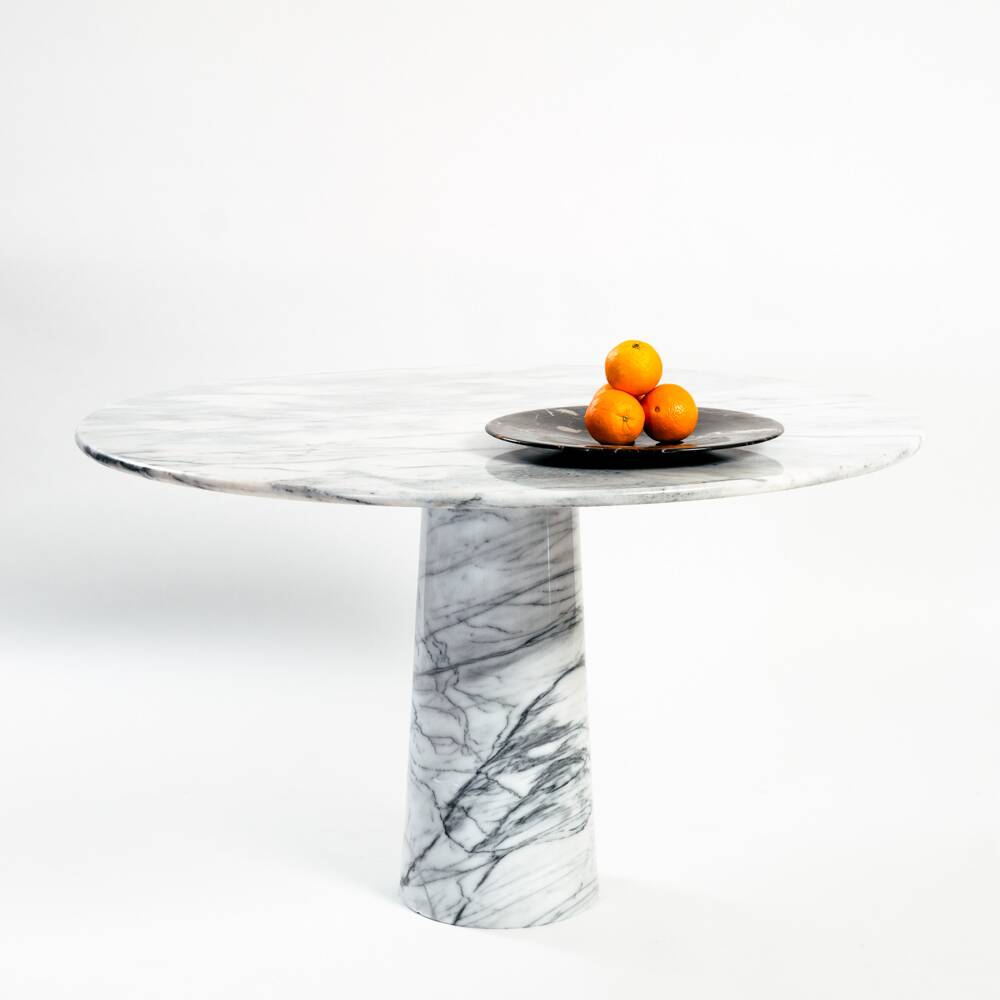 Table à manger en marbre italien du milieu du siècle dans le style d'Angelo Mangiarotti.