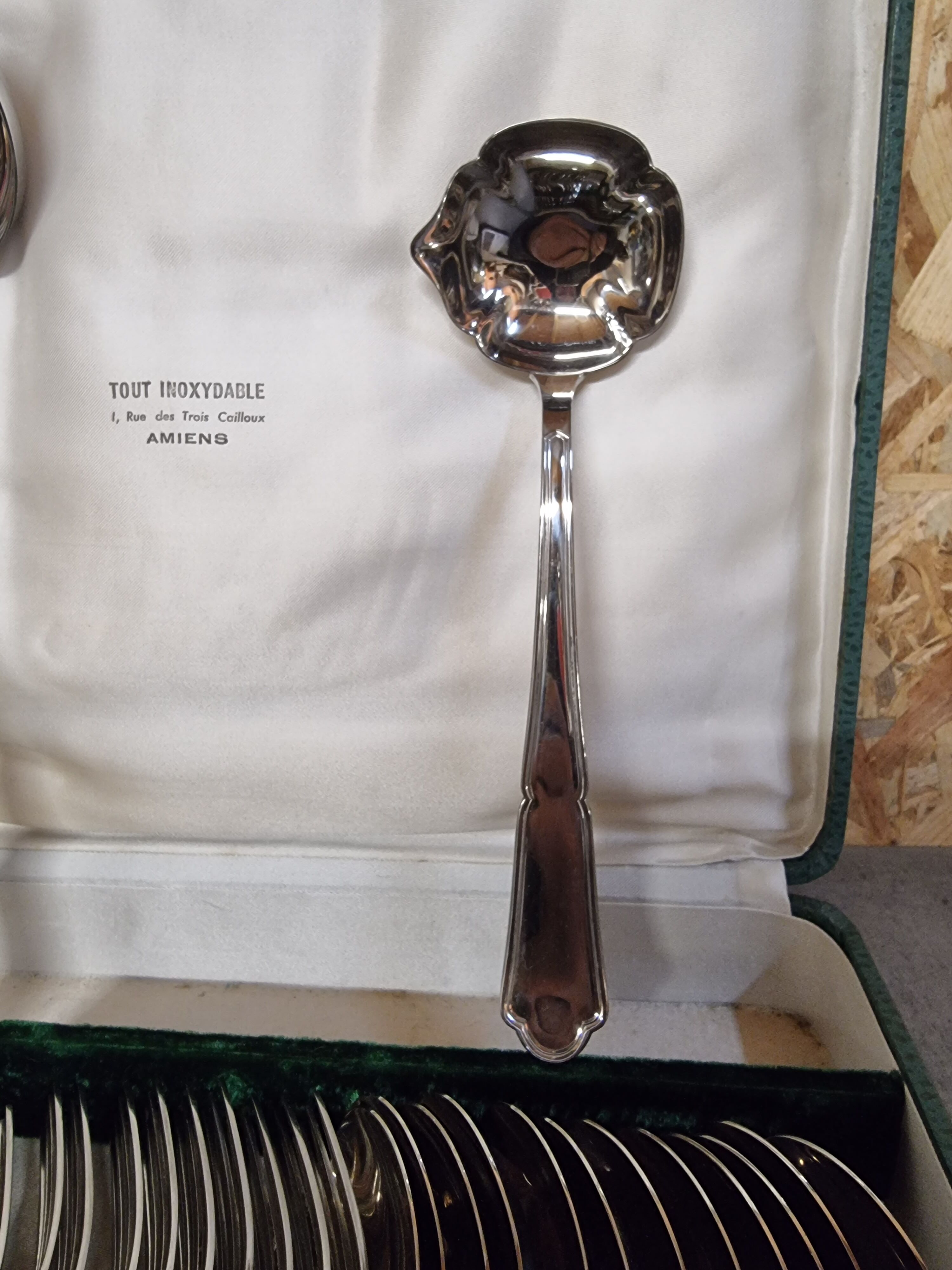 Stainless steel cutlery housekeeper