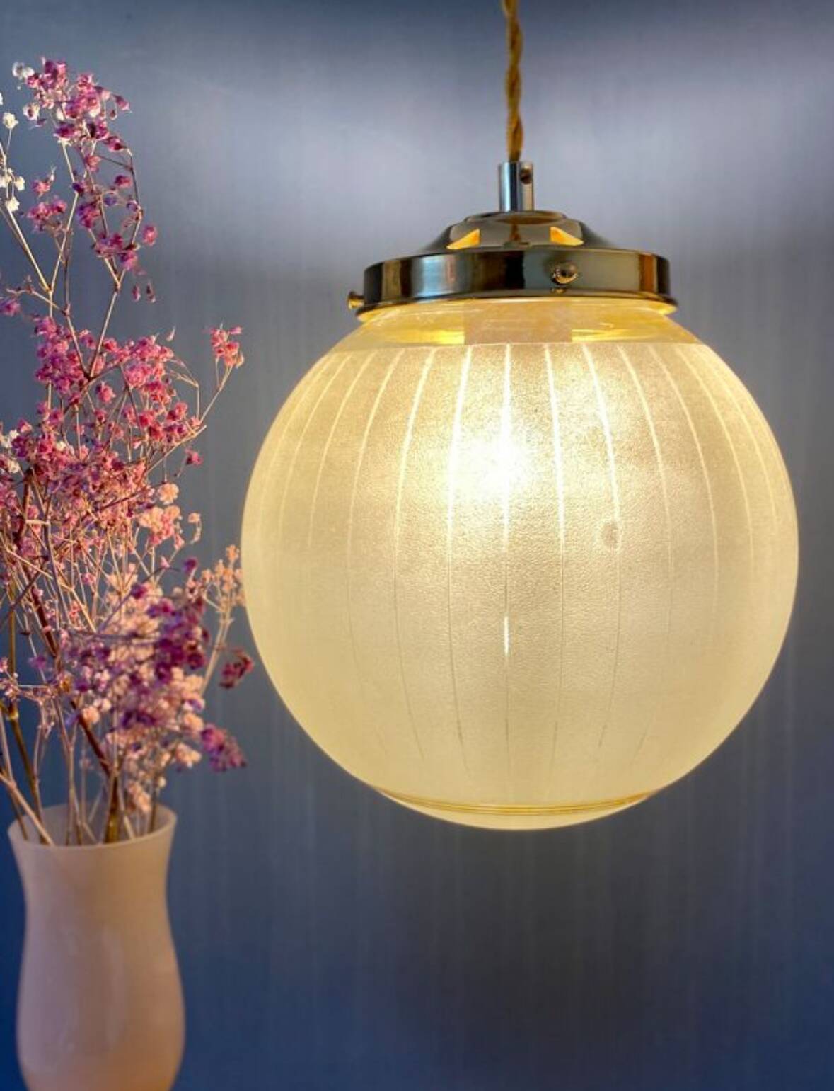Vintage art deco globe pendant light in yellow and gold granite glass