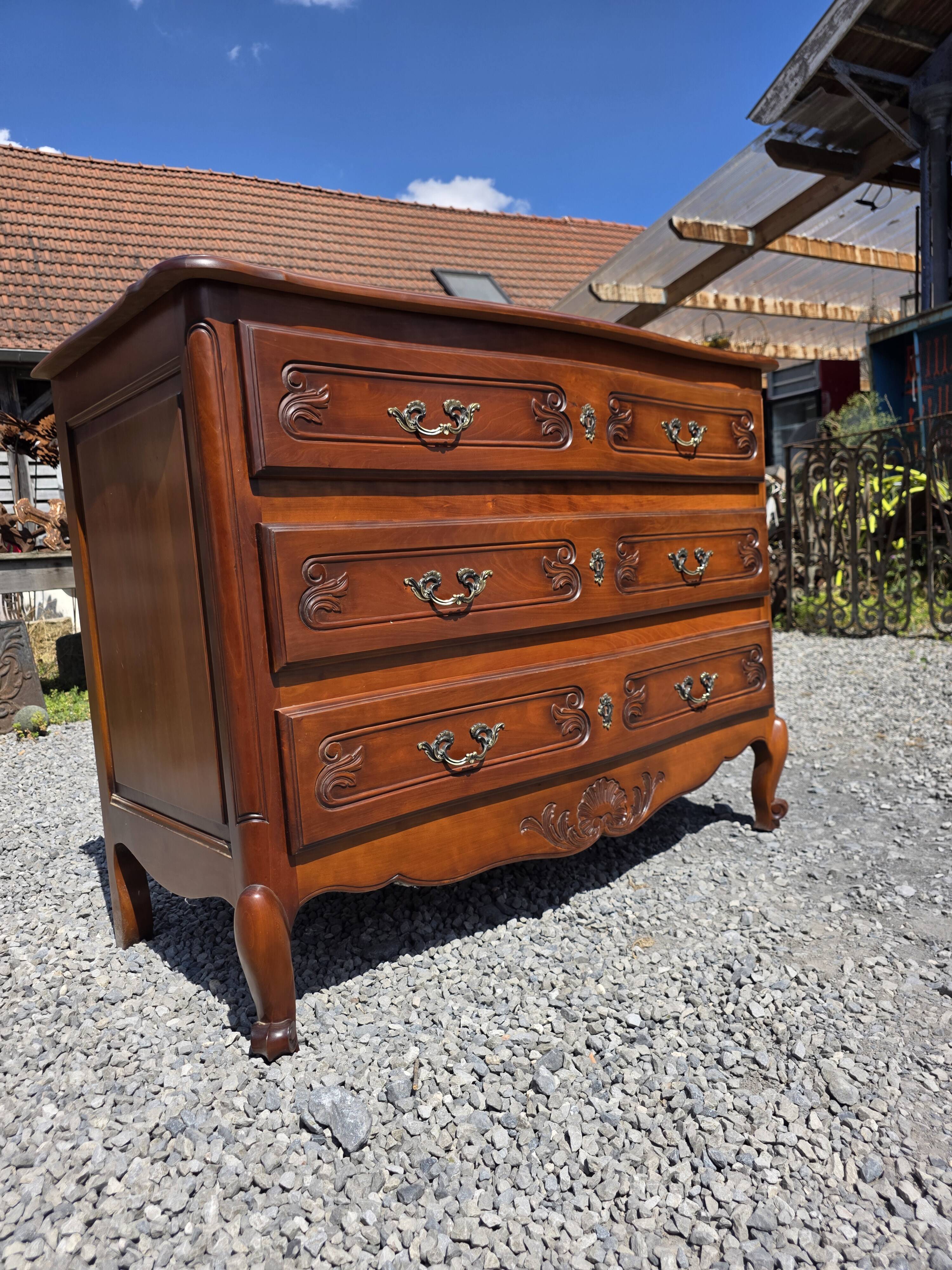 Curved commode in Louis XV style made of cherry wood.