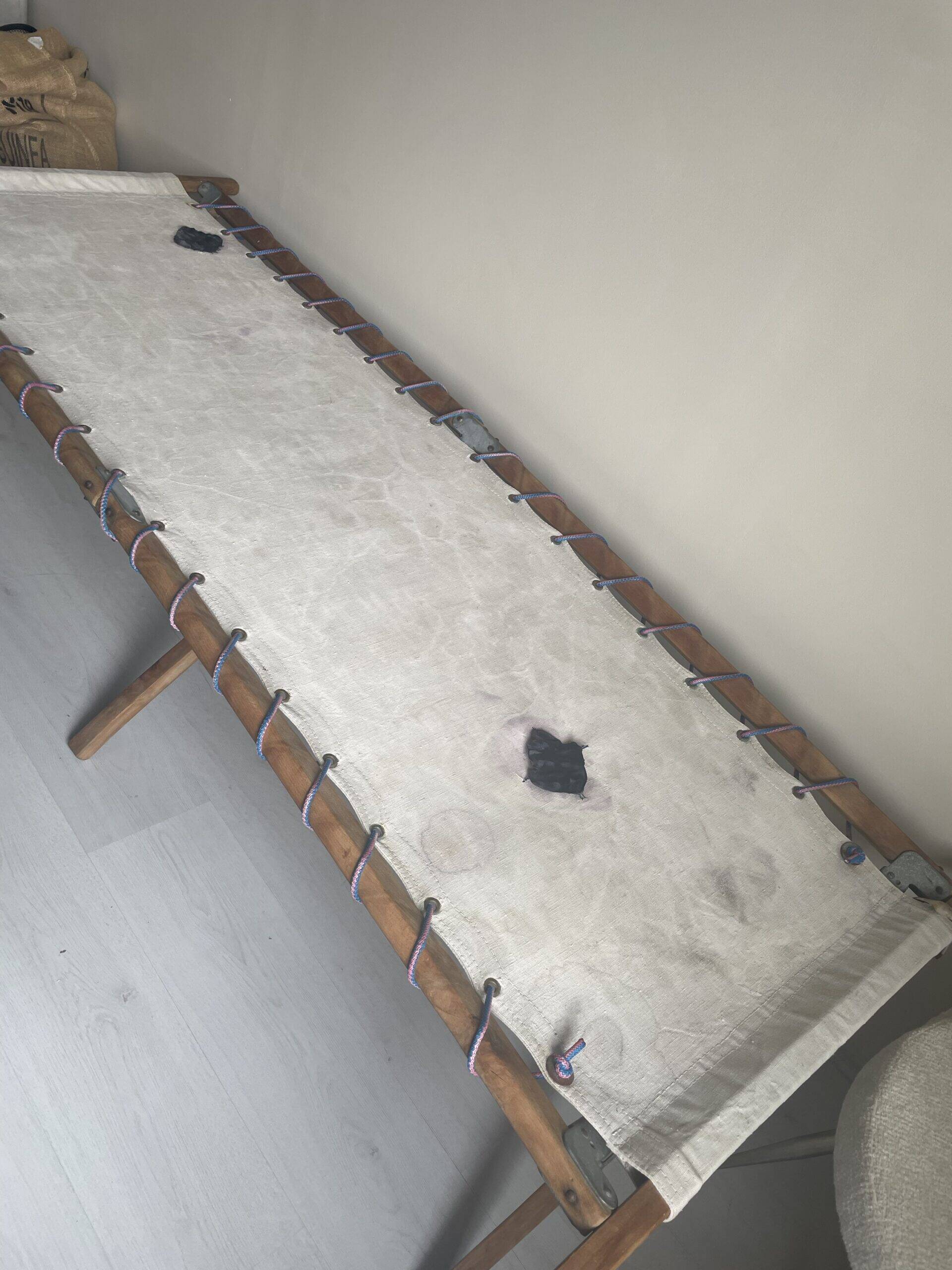 Camp bed / folding bed