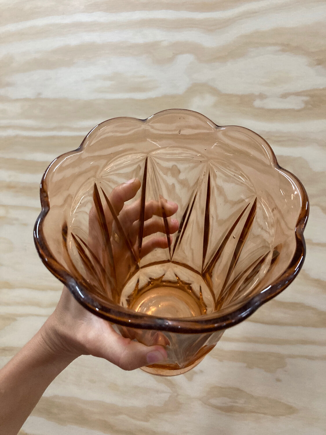 Vase tulipe rose 1950 en verre soufflé