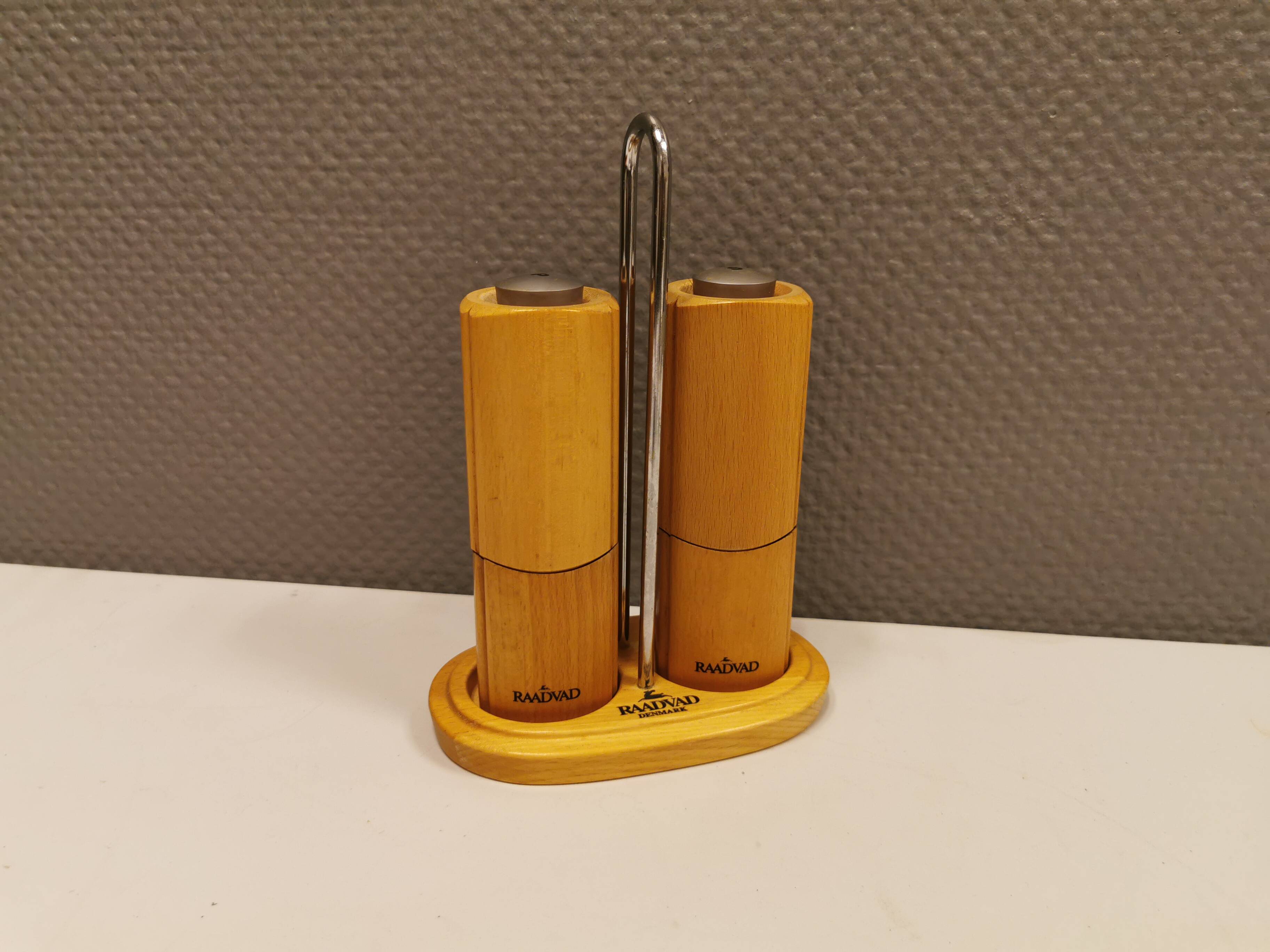 Moulins à poivre et à sel conçus par Royal Raadvad. Fin du 20ème siècle.