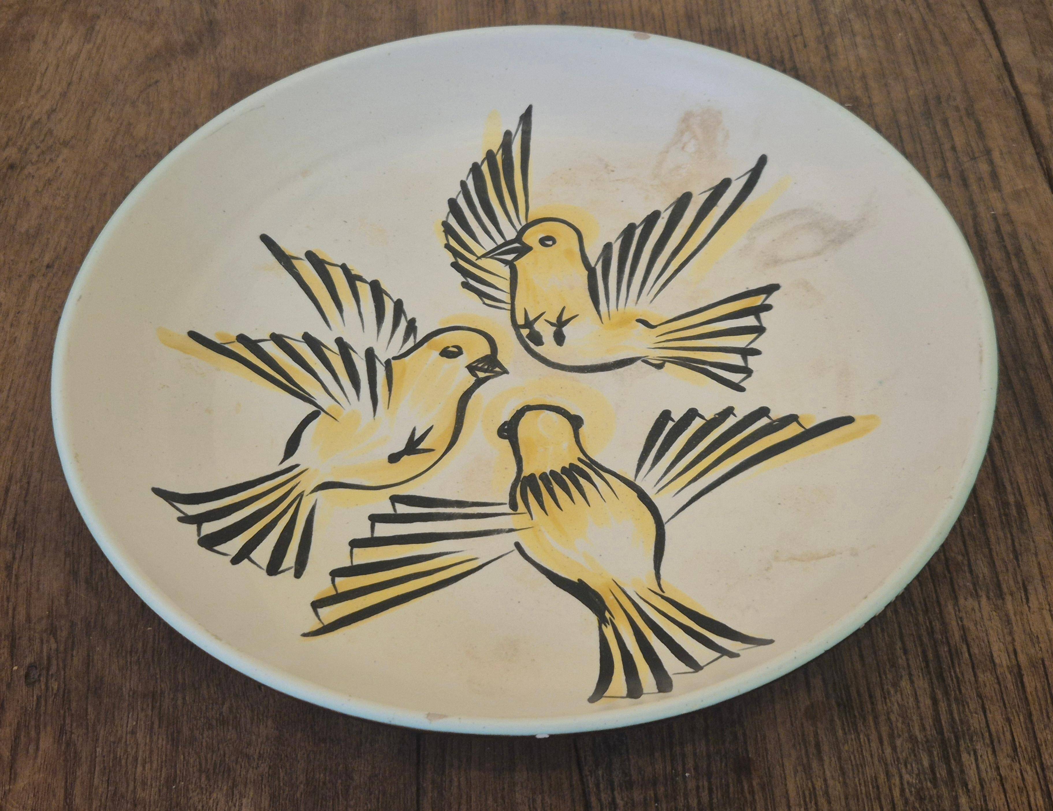 ANDRÉ BAUD (1903-1986) grand plat représentant des oiseaux, Vallauris, France, c.C. 1950