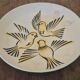 ANDRÉ BAUD (1903-1986) grand plat représentant des oiseaux, Vallauris, France, c.C. 1950