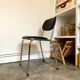 Chaise en aluminium chromé et skaï noir