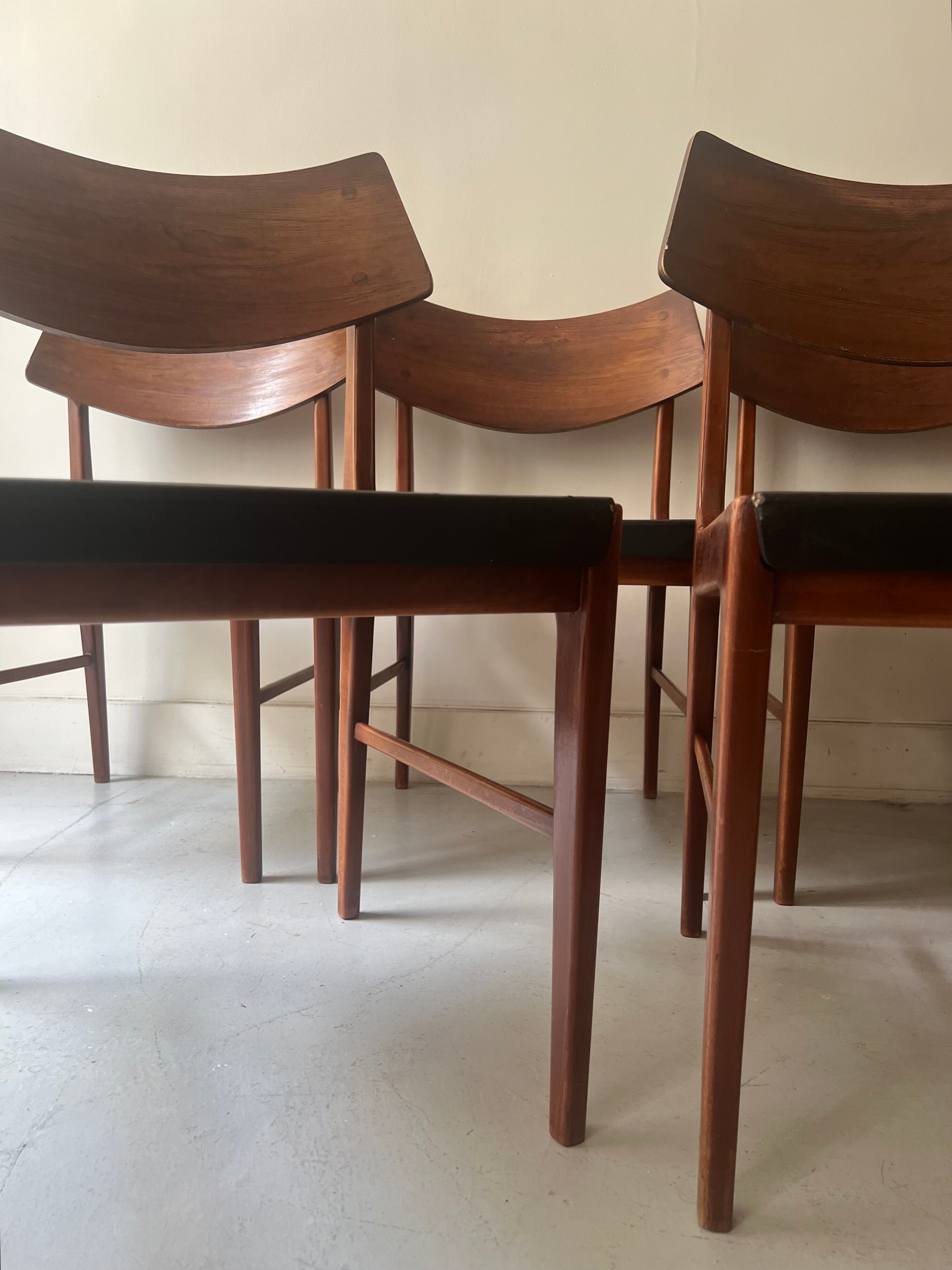 Set of 4 Scandinavian wooden chairs, danish desihn 1950