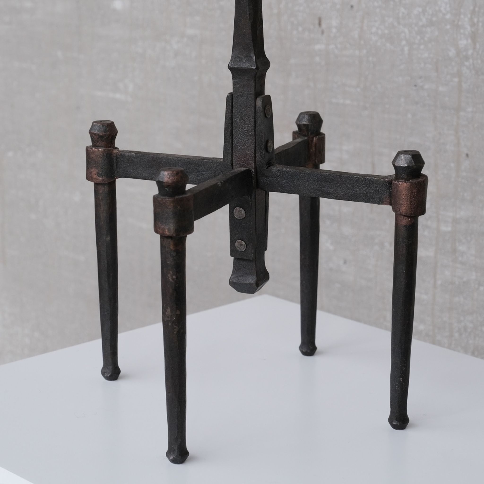 Lot de 4  lampadaires brutaliste en fer