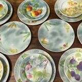 Service 10 plates and 14 sub-plates St Clement