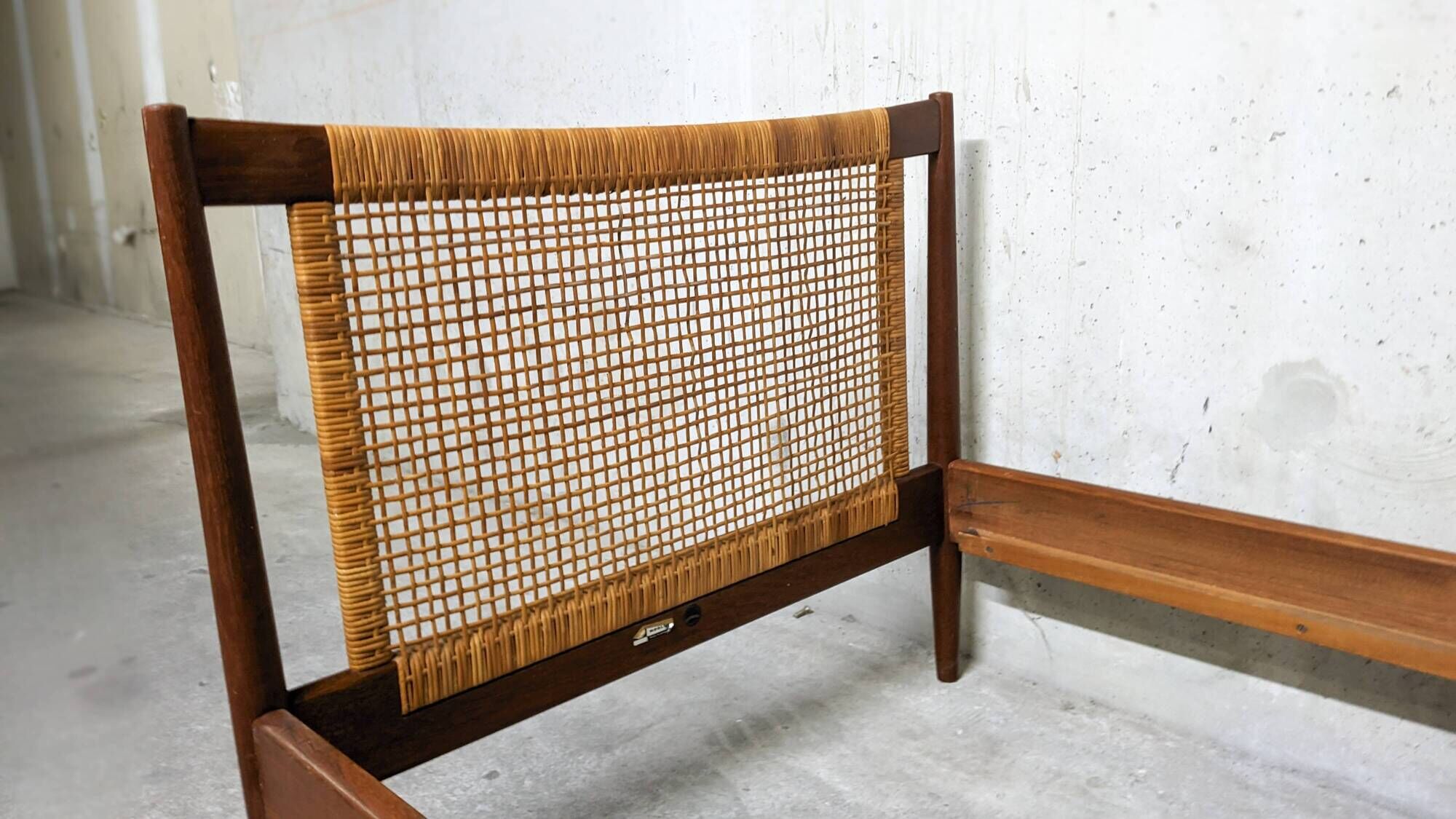Daybed scandinave design Børge Mogensen pour Soborg Mobelfabrik 1950 's, teck et cannage