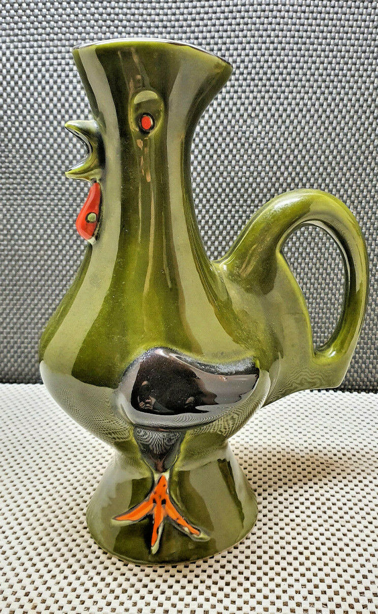 Pitcher in barbotine