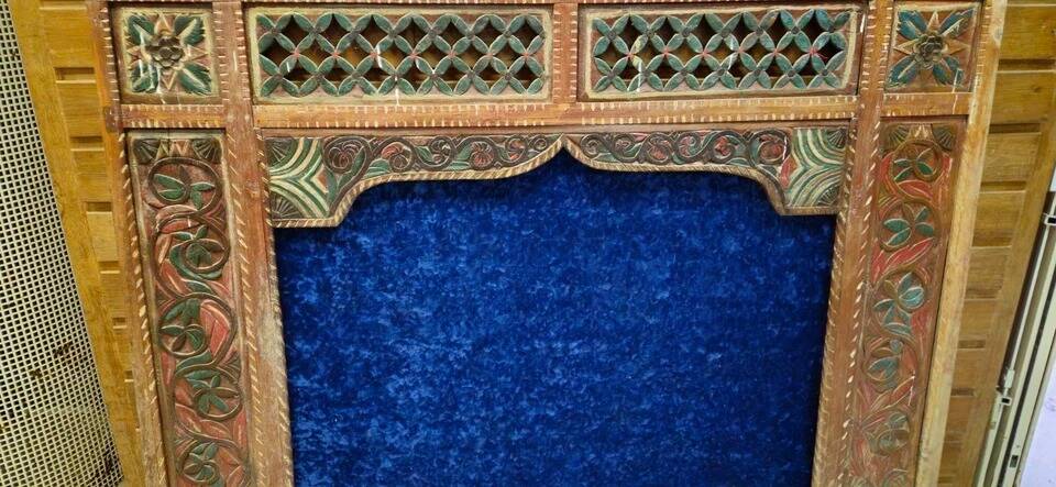 Wooden sculpted and polychrome architectural entourage – Orientalist work