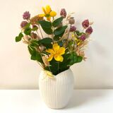 Vase graphique blanc strié