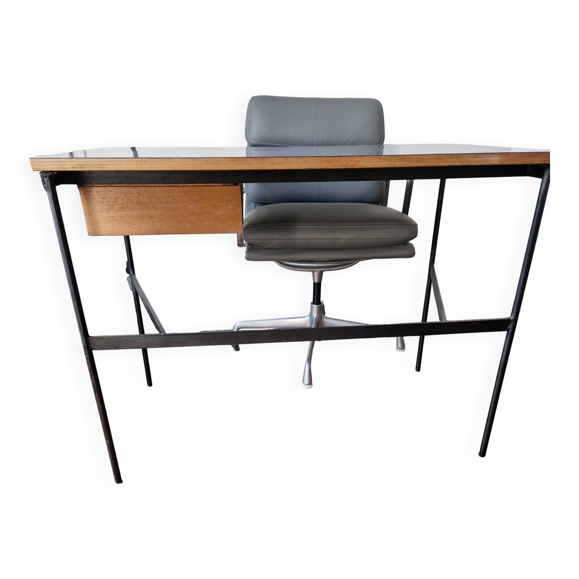 Desk assigned to Pierre Paulin 1960