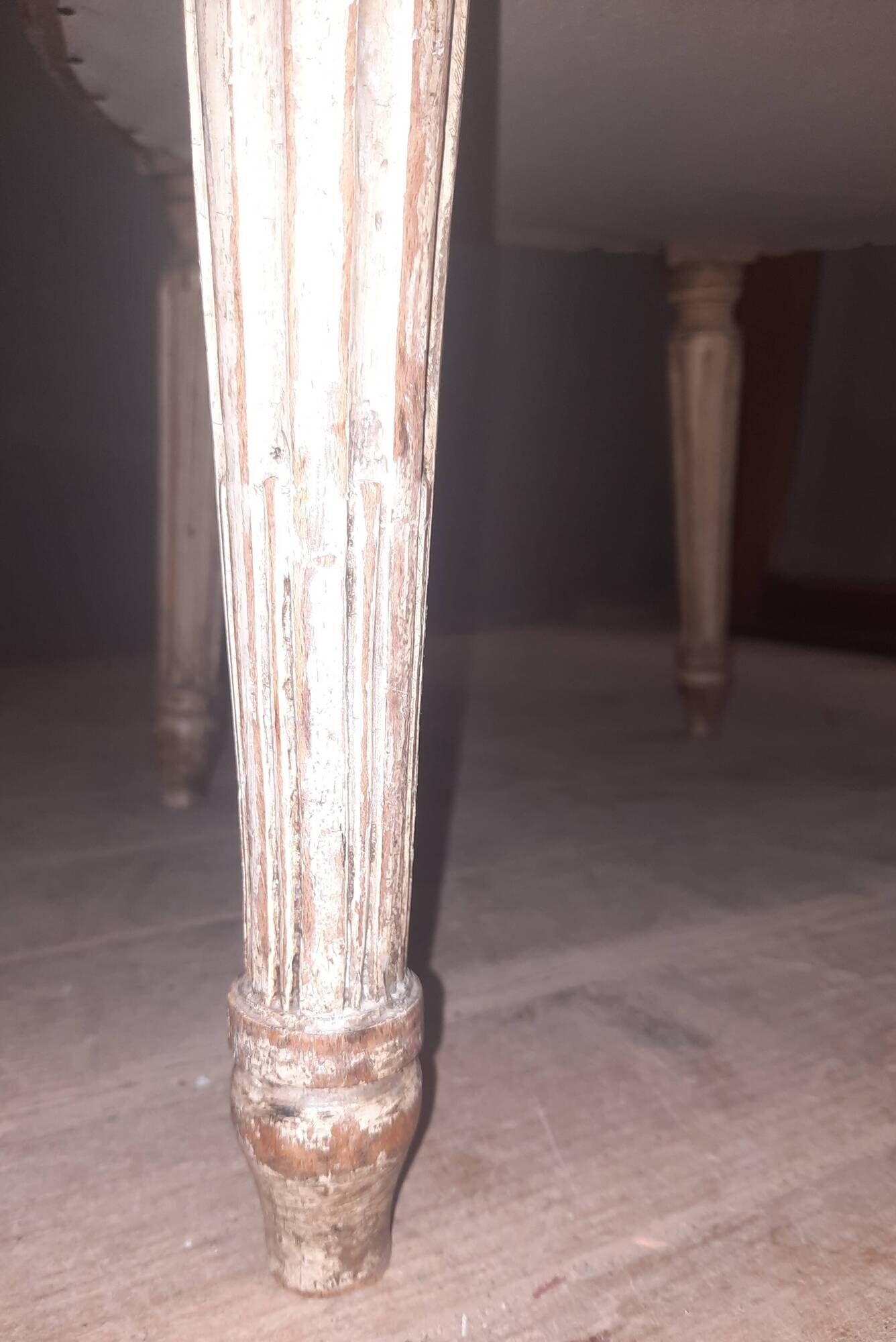 Paire de  fauteuil medaillon de style Louis XVI