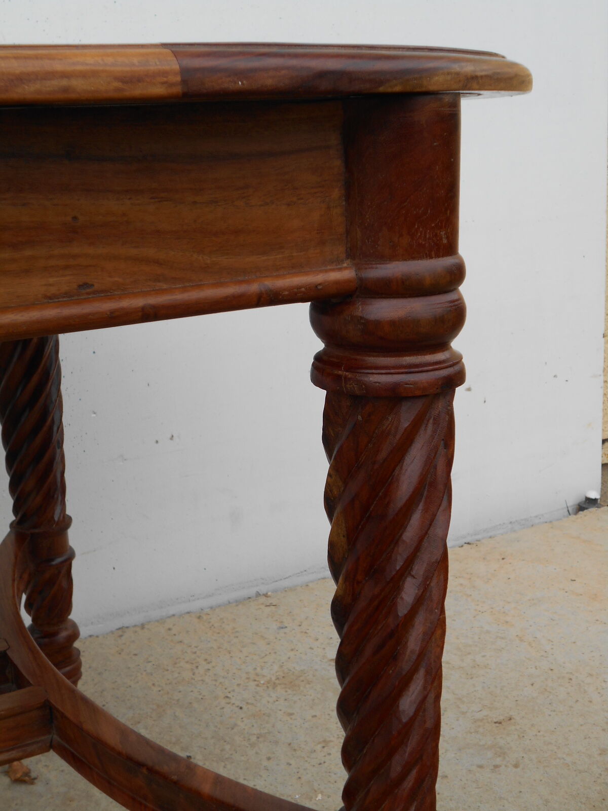 Oval table, integrated extension, in exotic wood