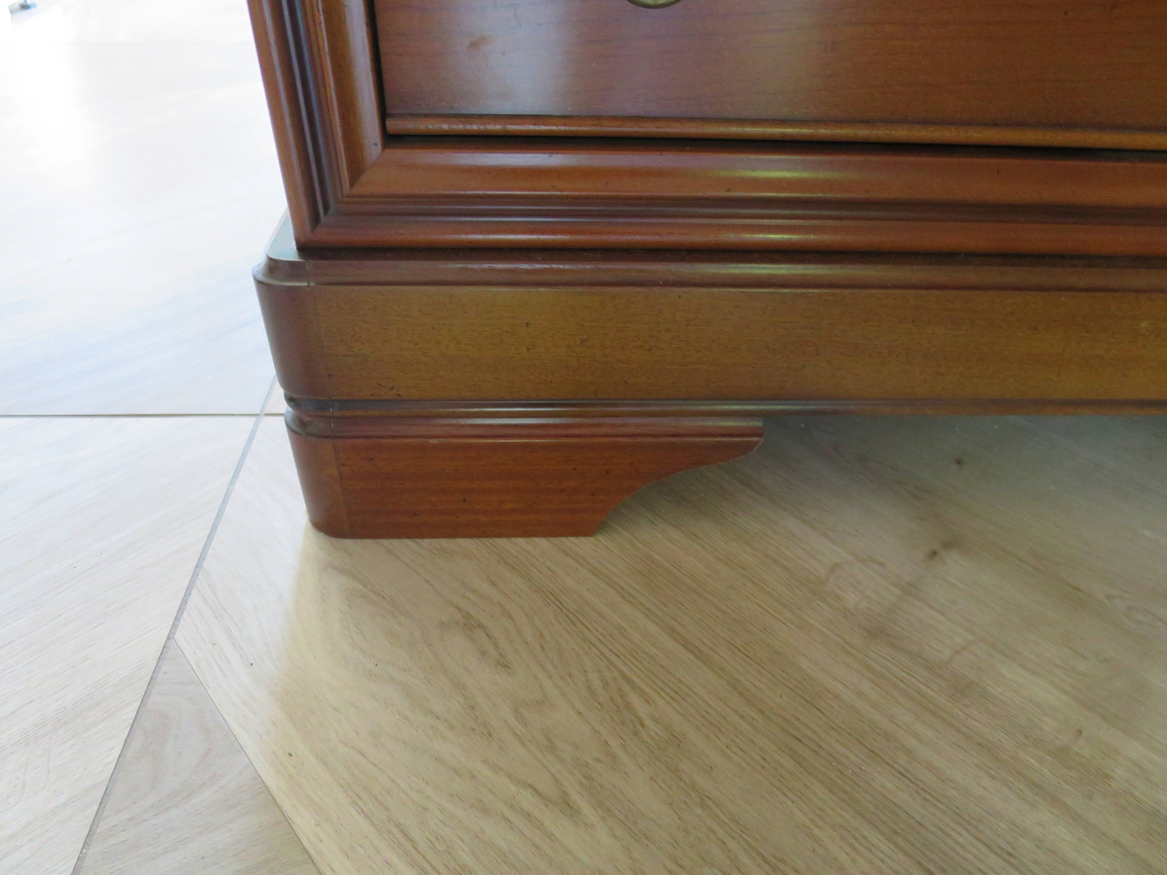 Louis Philippe chest of drawers with ogee - 4 drawers - 1 lock - cherry wood - 1980s