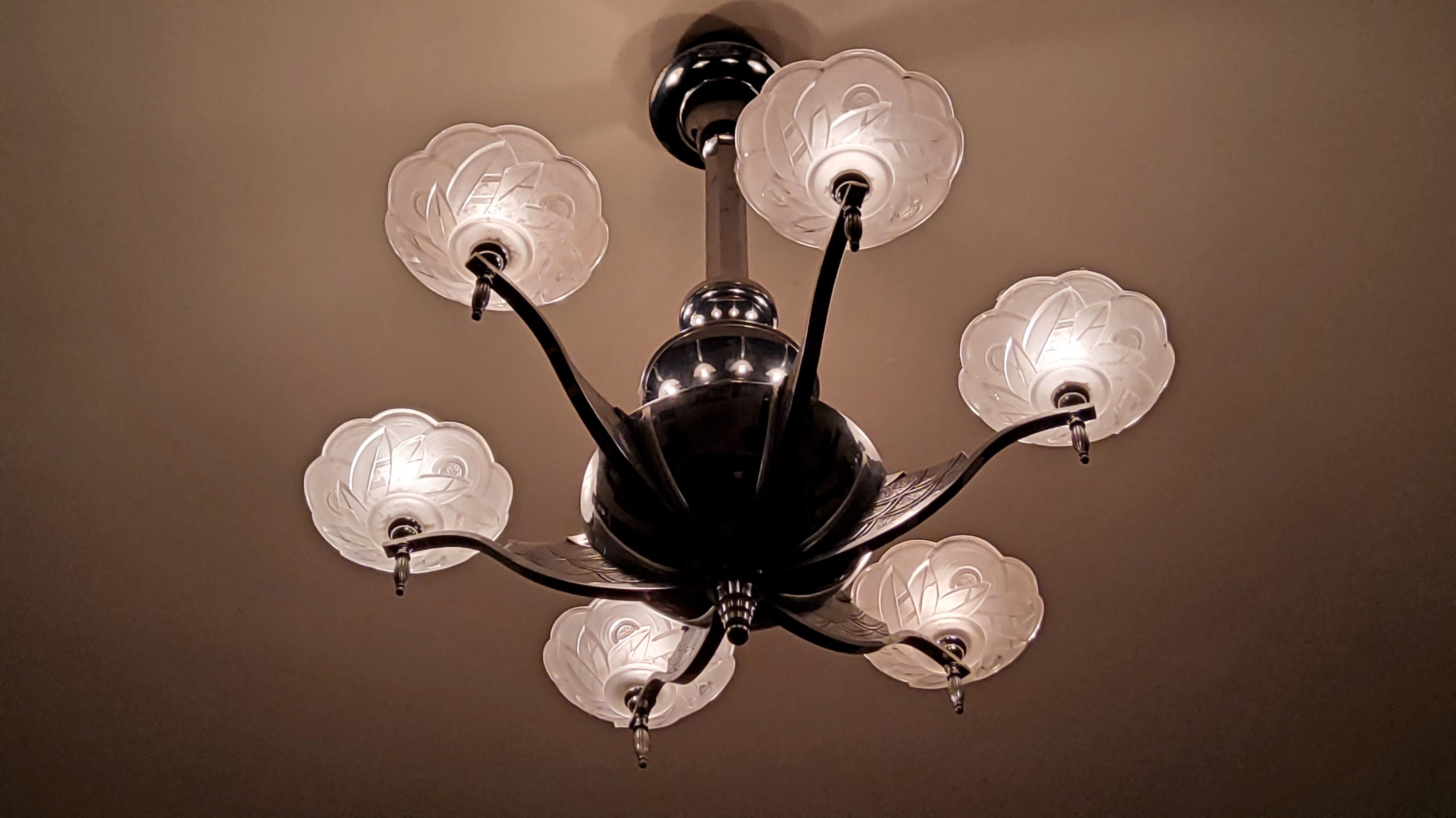 Art deco chandelier in chromed metal and glass 6 arms of lights