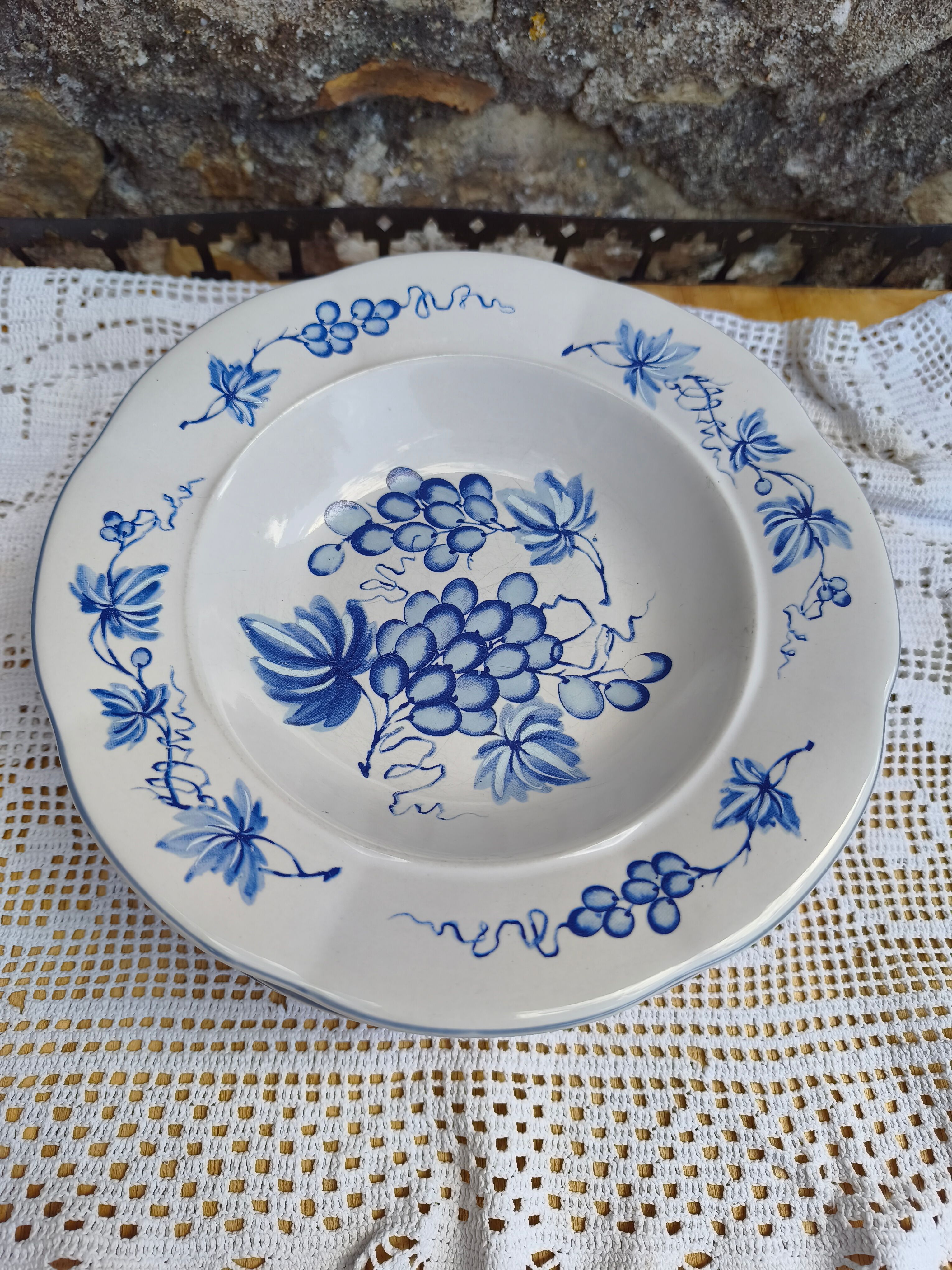 Set of 6 deep plates Crown Dynasty - blue grape cluster design