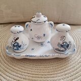 Salt and pepper shaker set