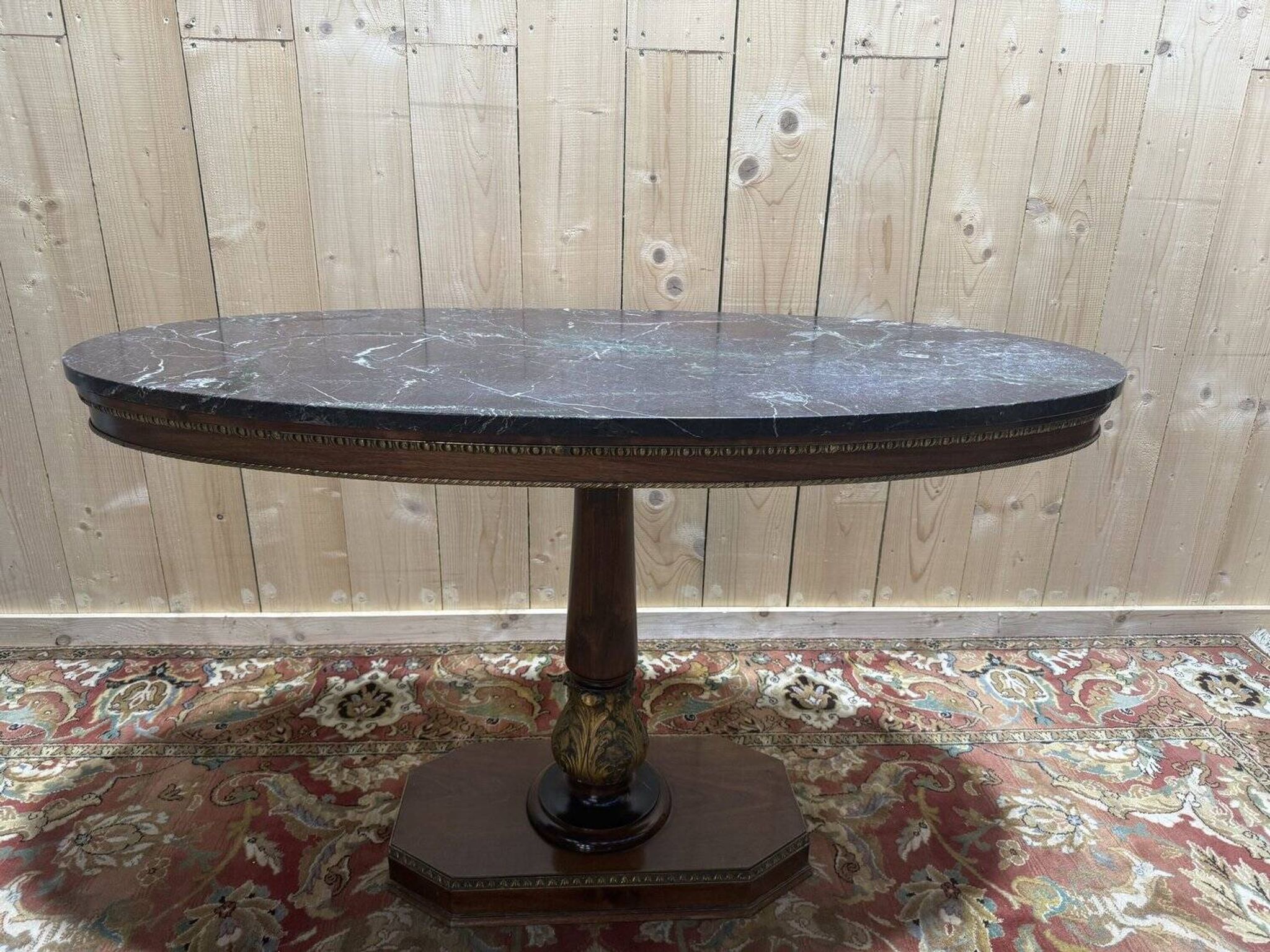 Oval Empire-style gueridon in walnut and marble.