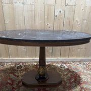 Oval Empire-style gueridon in walnut and marble.