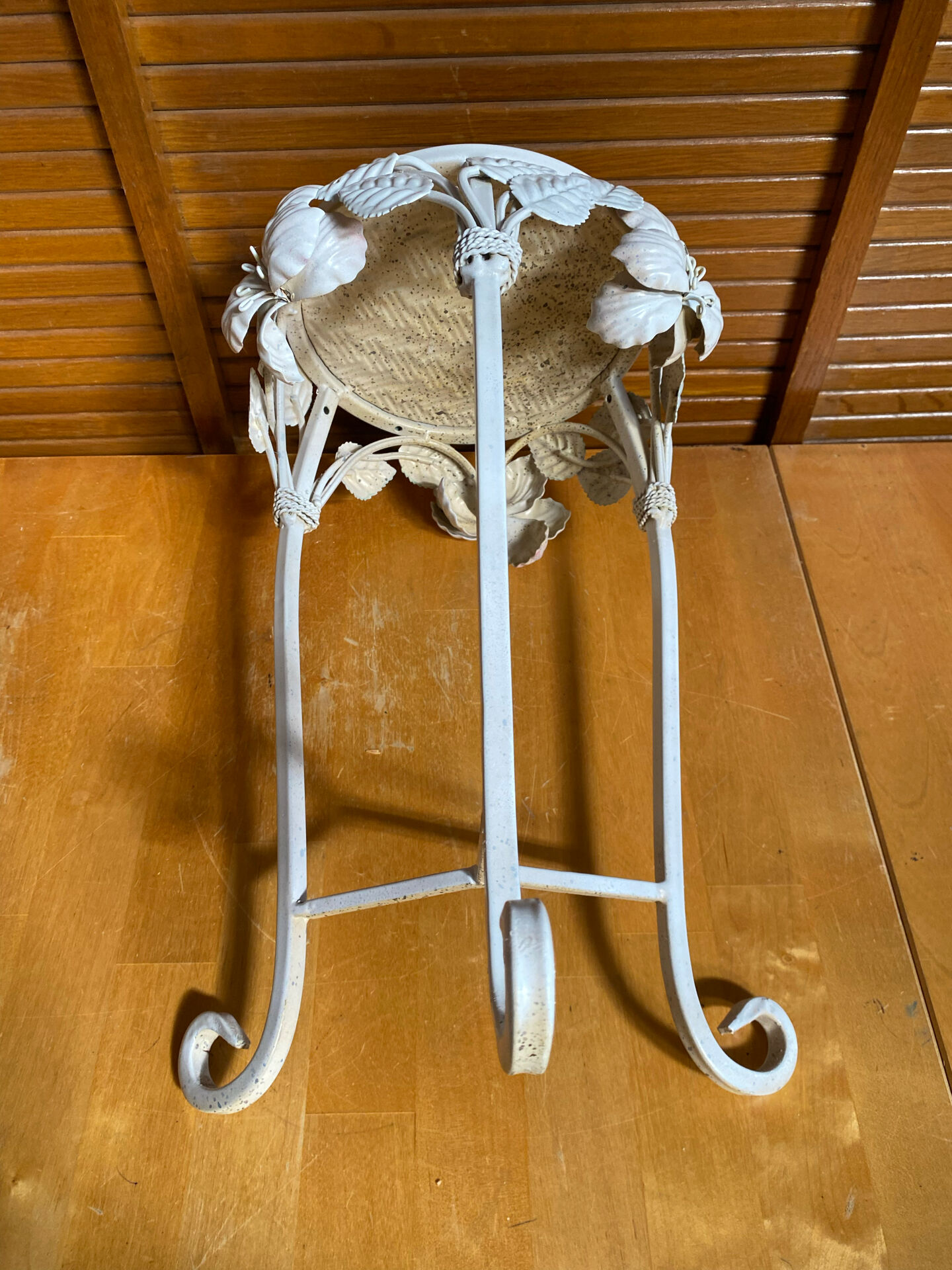 Table Appoint Guéridon Ancien Métal Blanc Décor Fleurs Vintage #E383