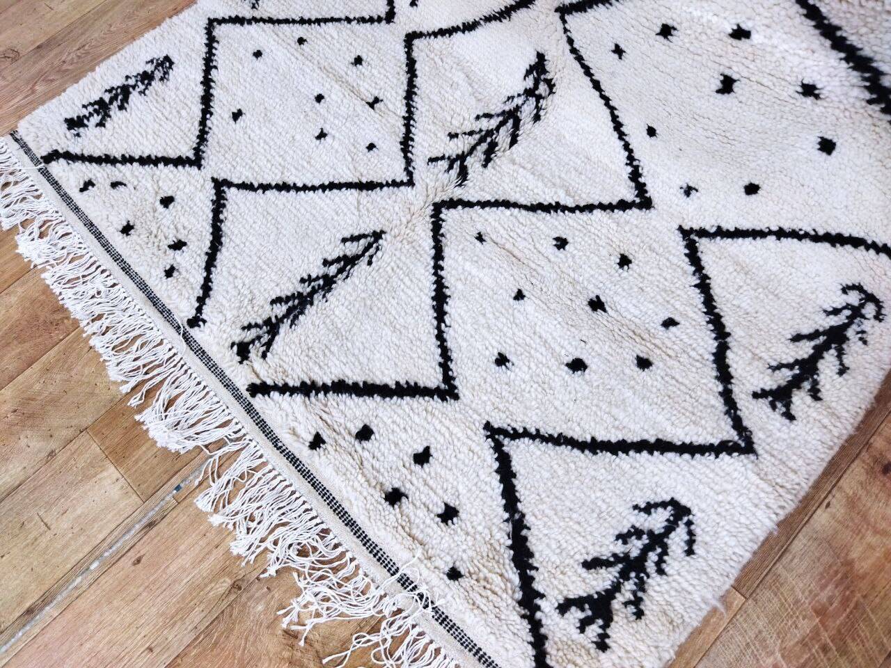 Handmade wool Berber rug 155 x 150 cm