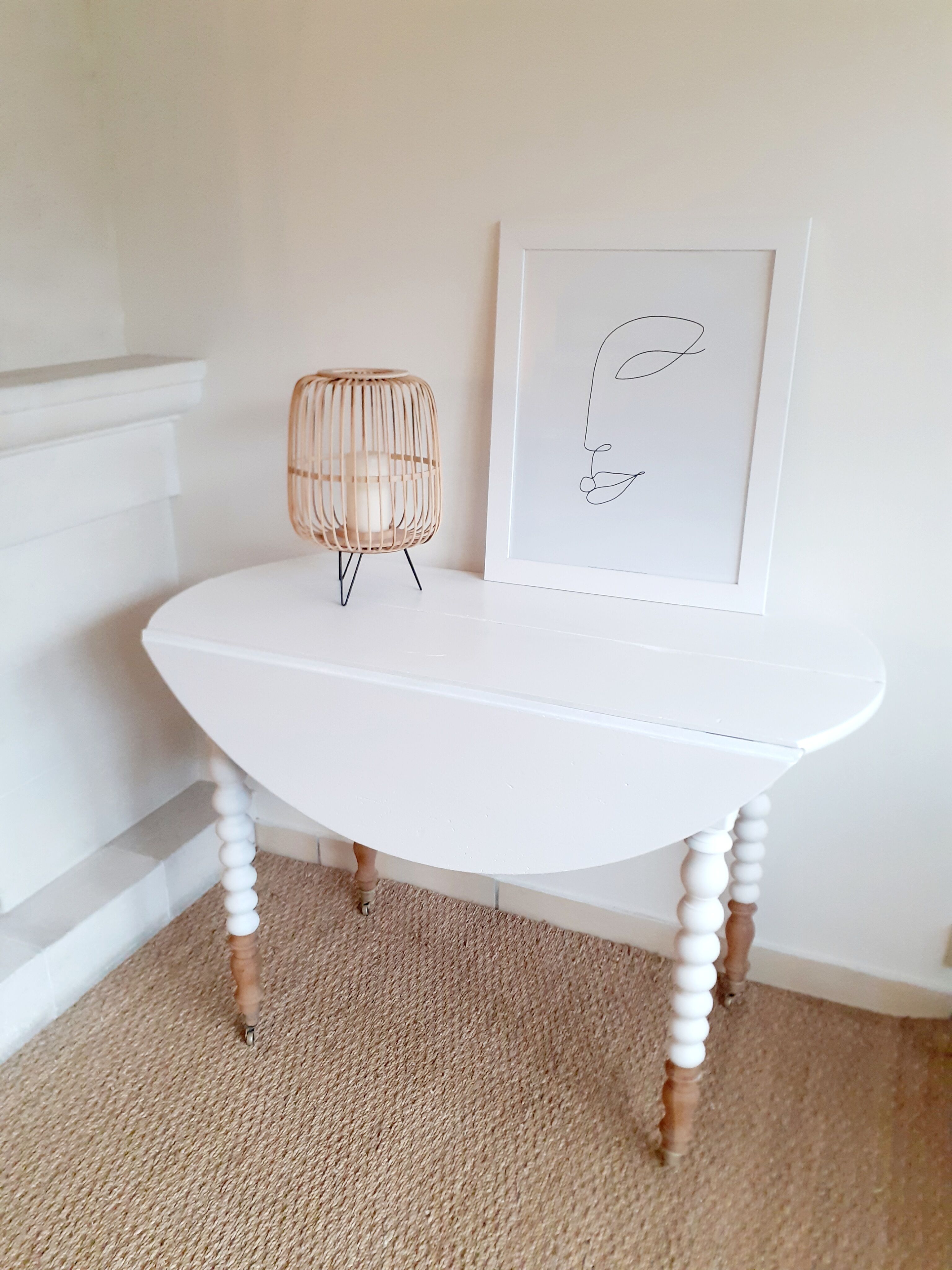 Round table with flaps