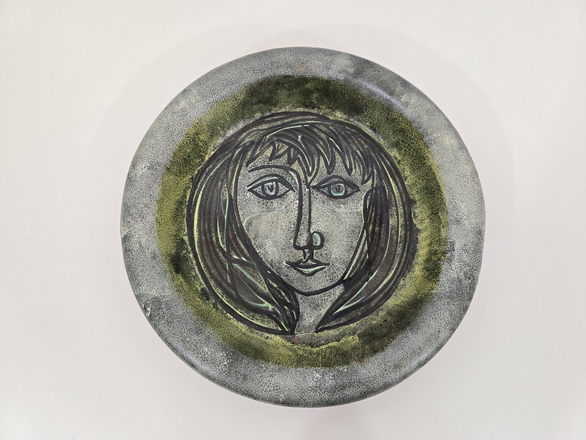 Decorative dish with a woman's face signed Le Tignard – Accolay, France 1970