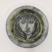 Decorative dish with a woman's face signed Le Tignard – Accolay, France 1970