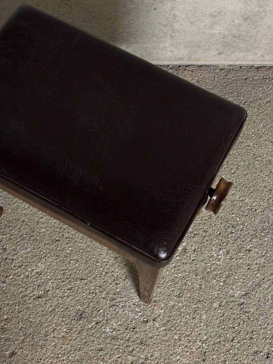 Adjustable piano bench 1960