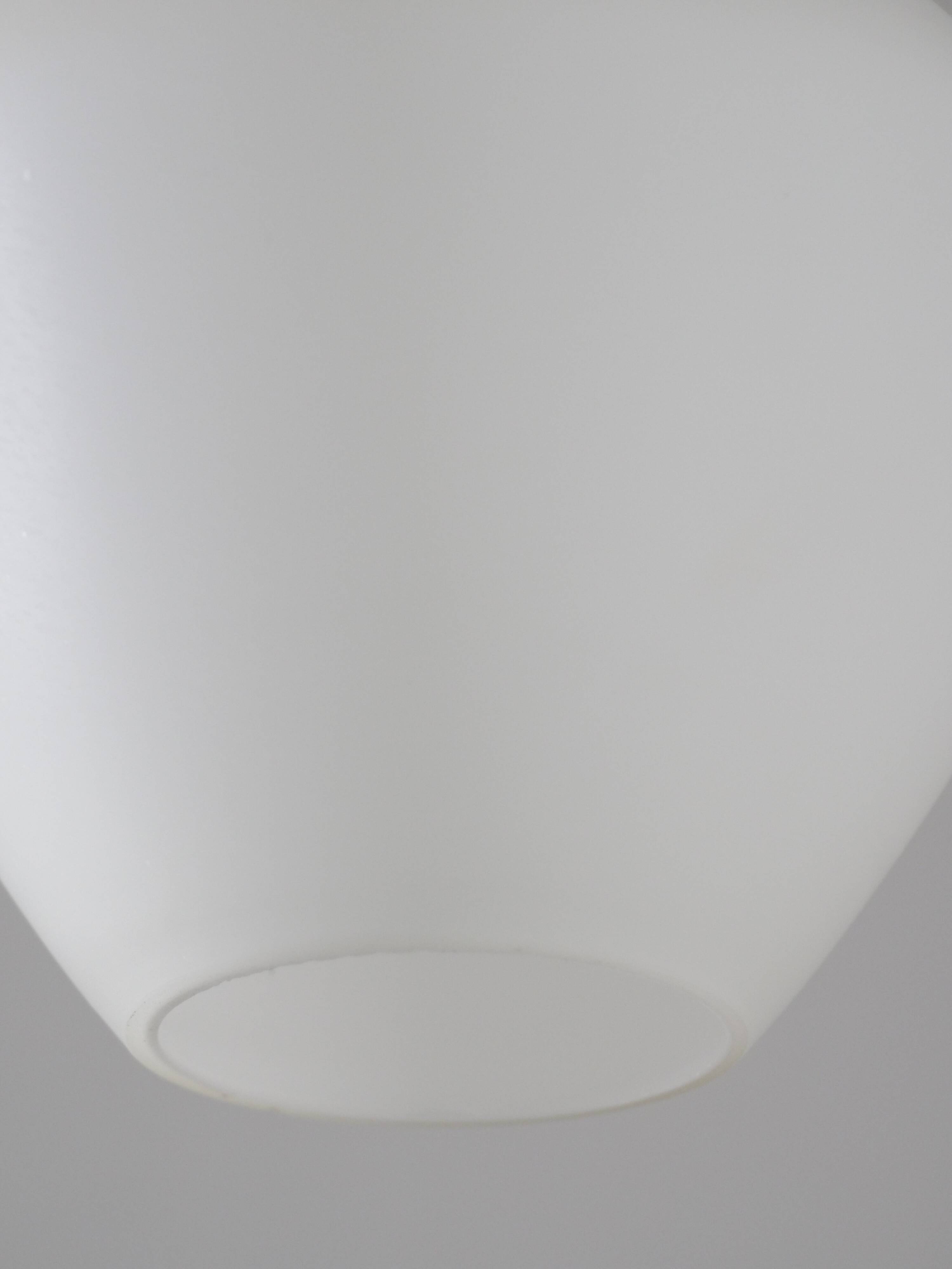 Suspension italienne en opaline satinée mid-century