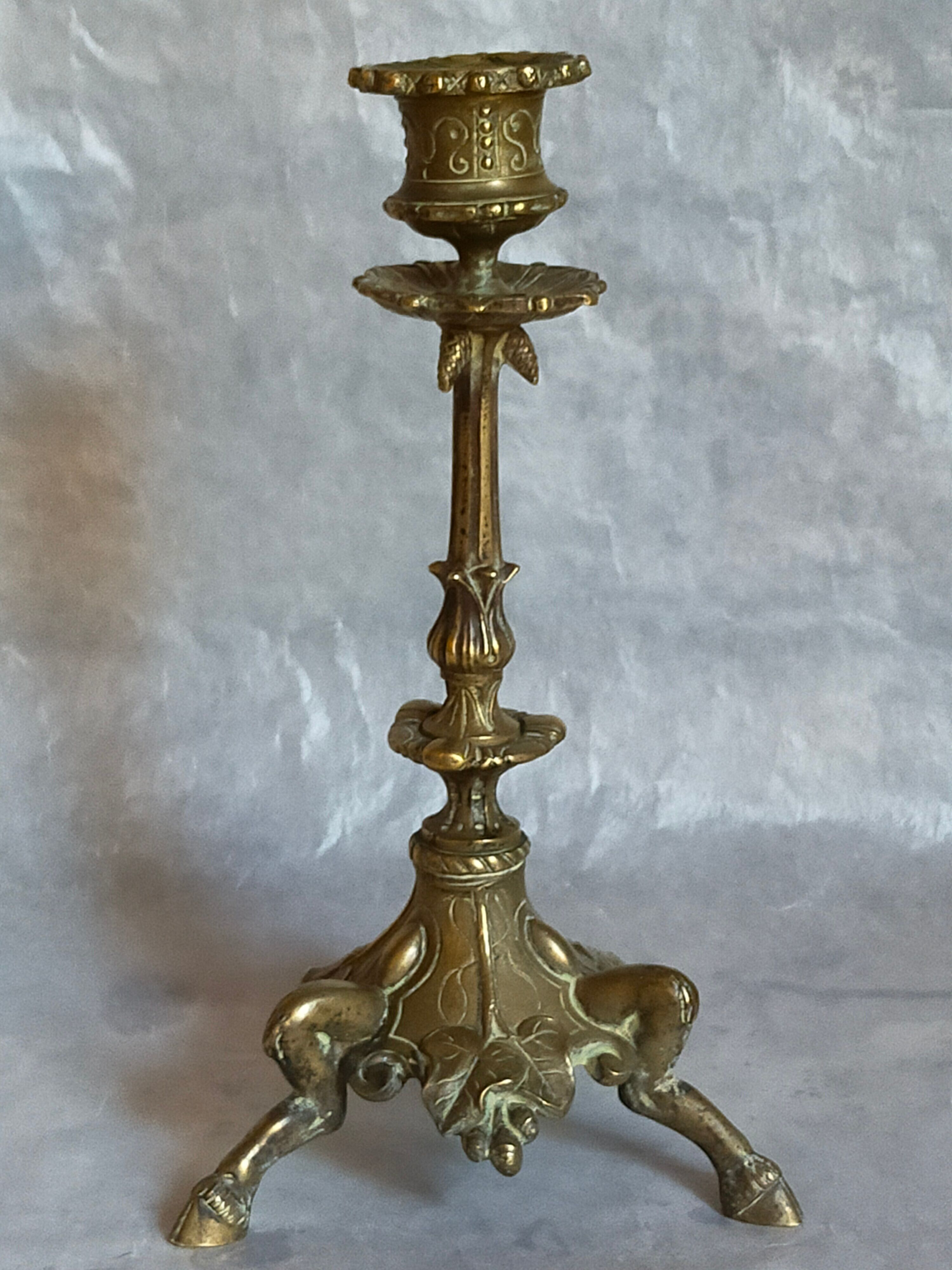 Candle holder in gilded bronze tripod XIXth century