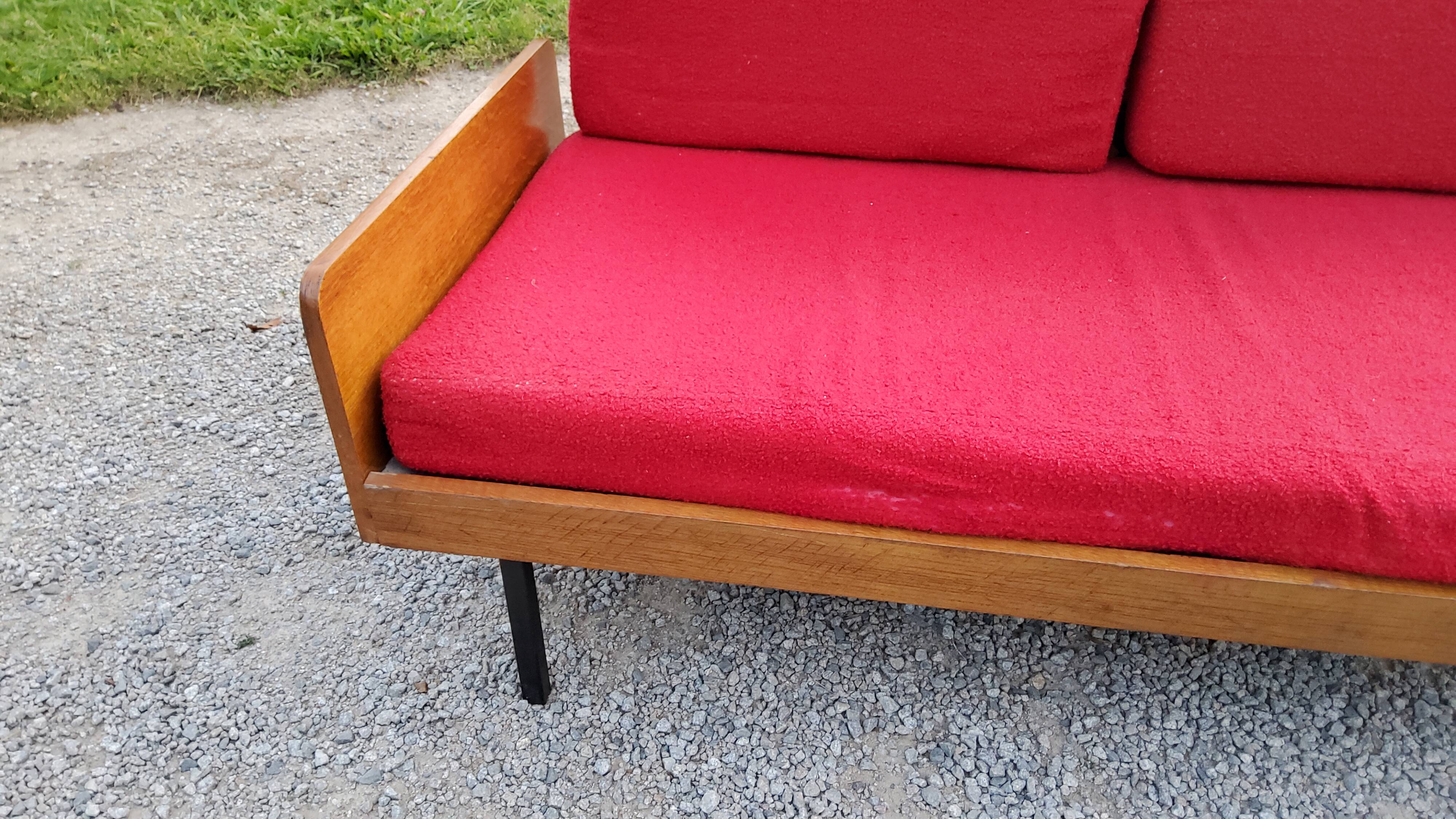 Banquette des années 60 en chêne et pieds métalliques