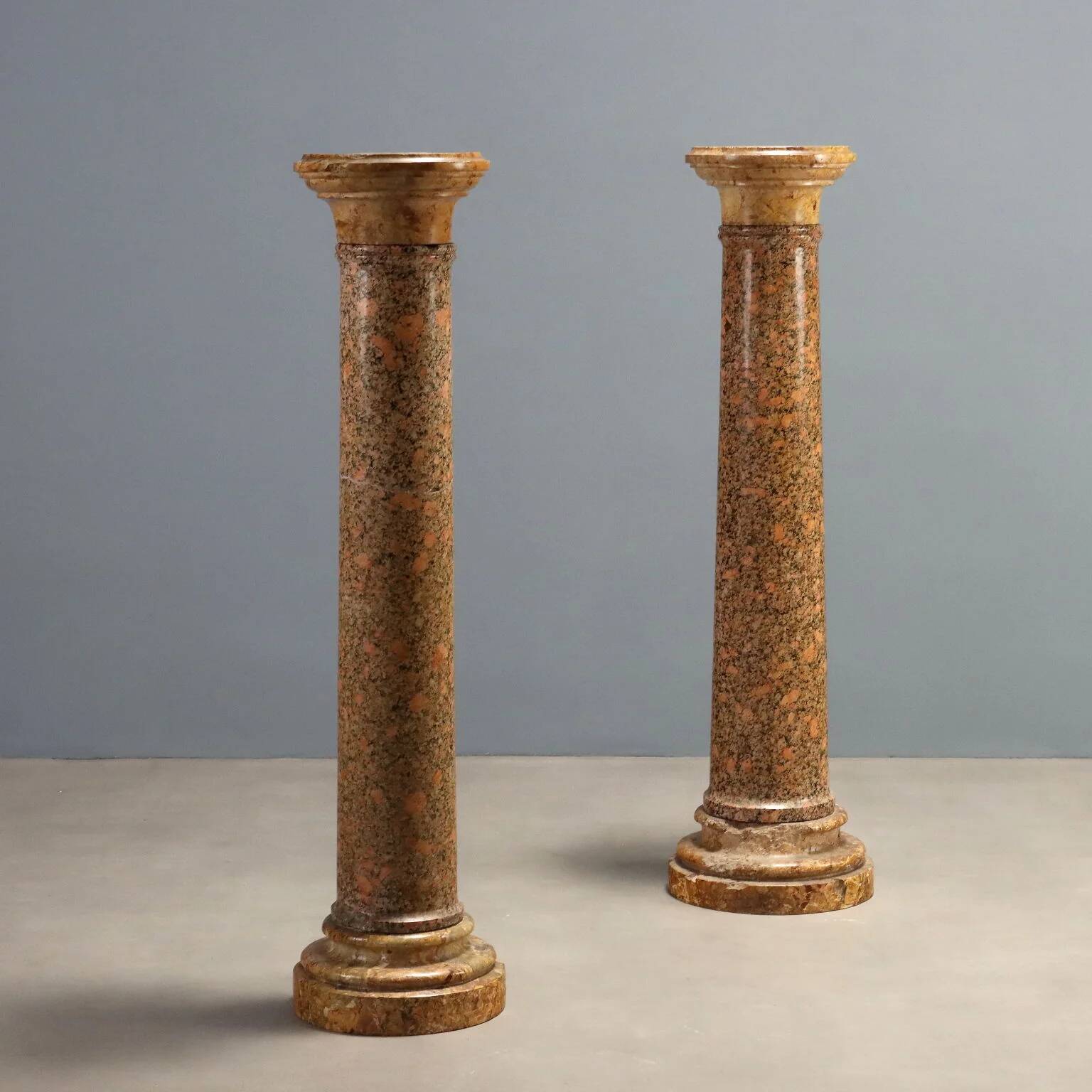 Paire de colonnes en marbre breccia et granit - Italie XIXe siècle