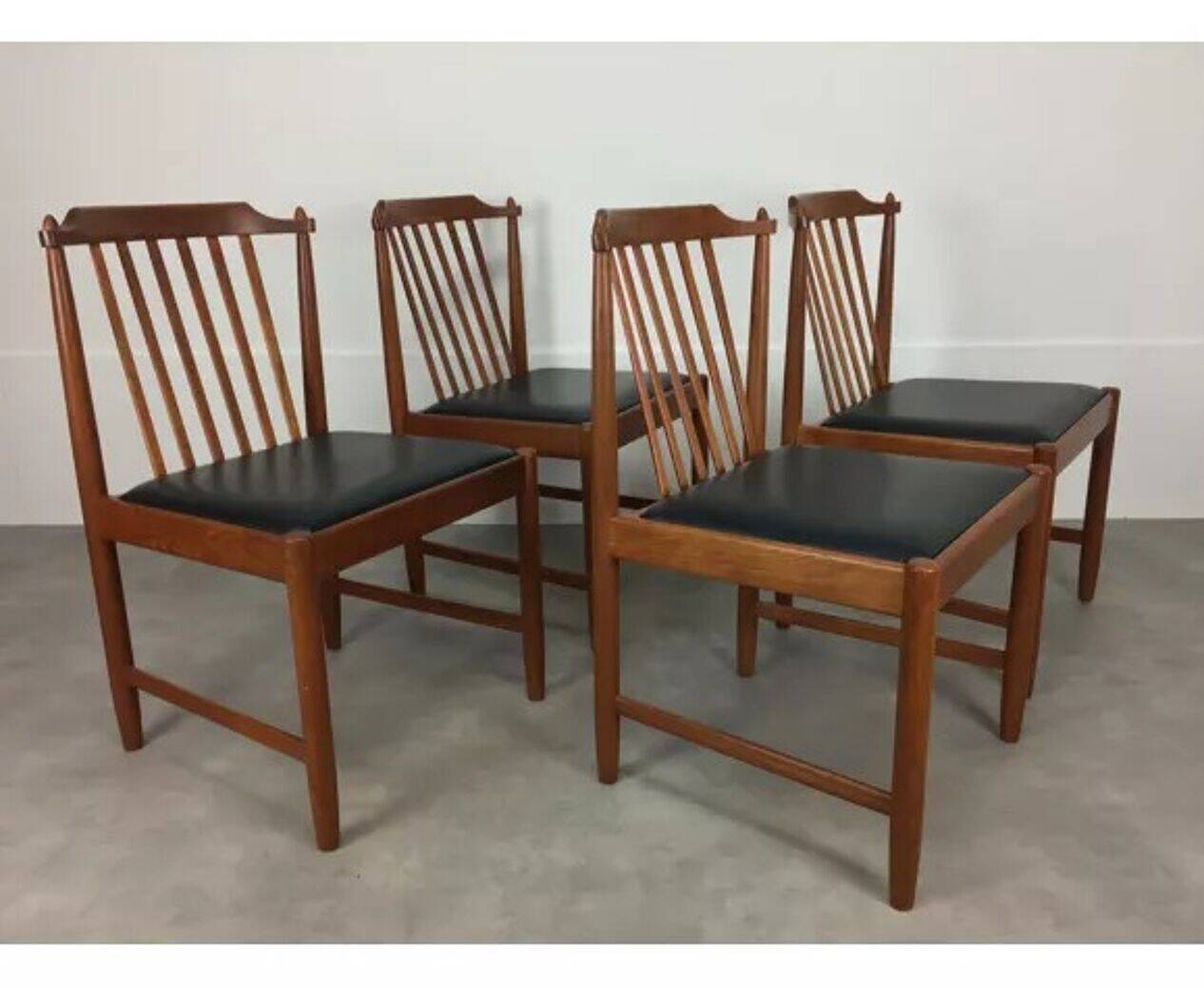 4 Scandinavian teak chairs with slats from the 1960s.