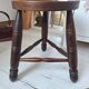 Tabouret tripode en bois massif