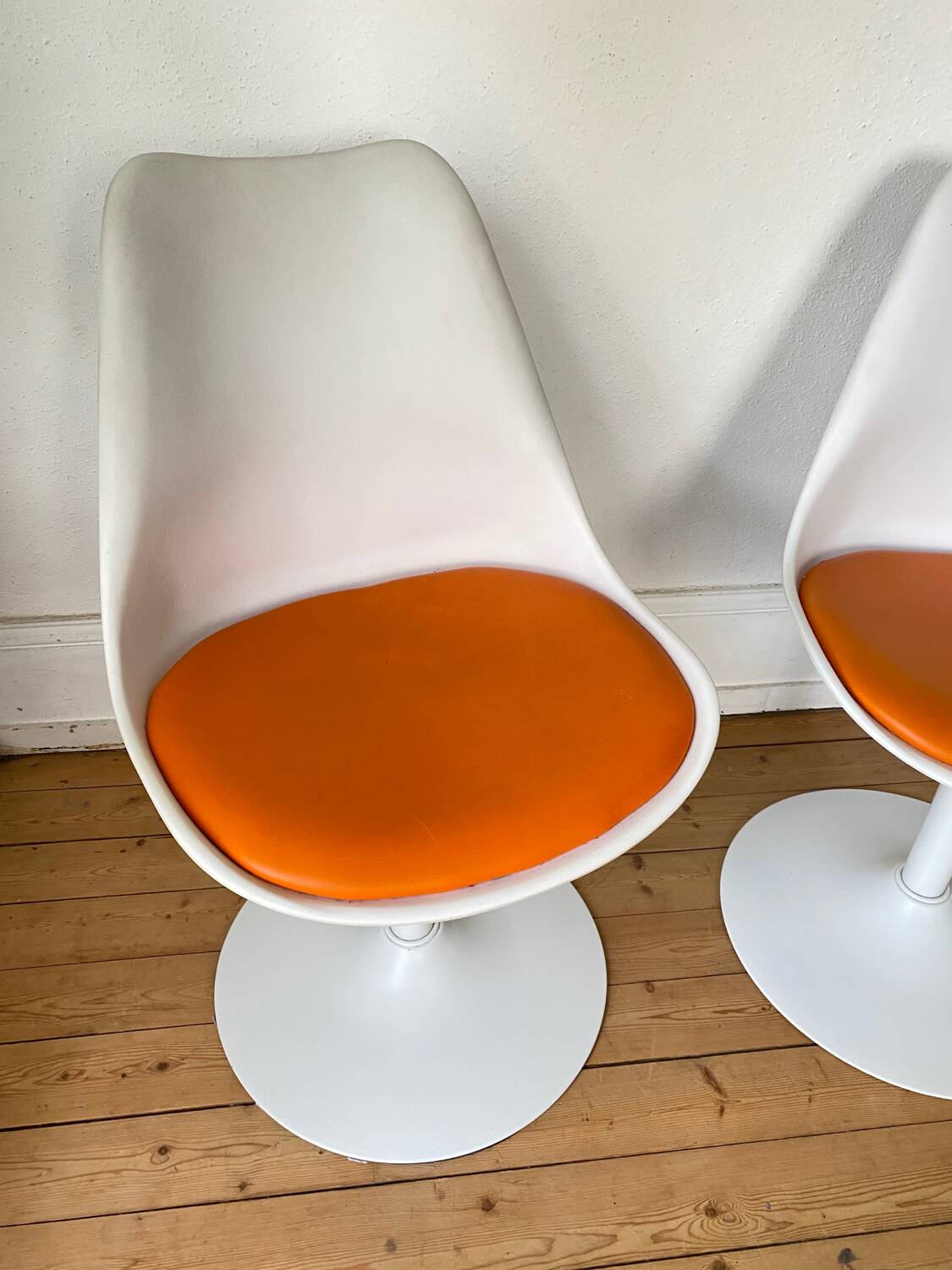 Space age 70s swivel tulip foot chairs