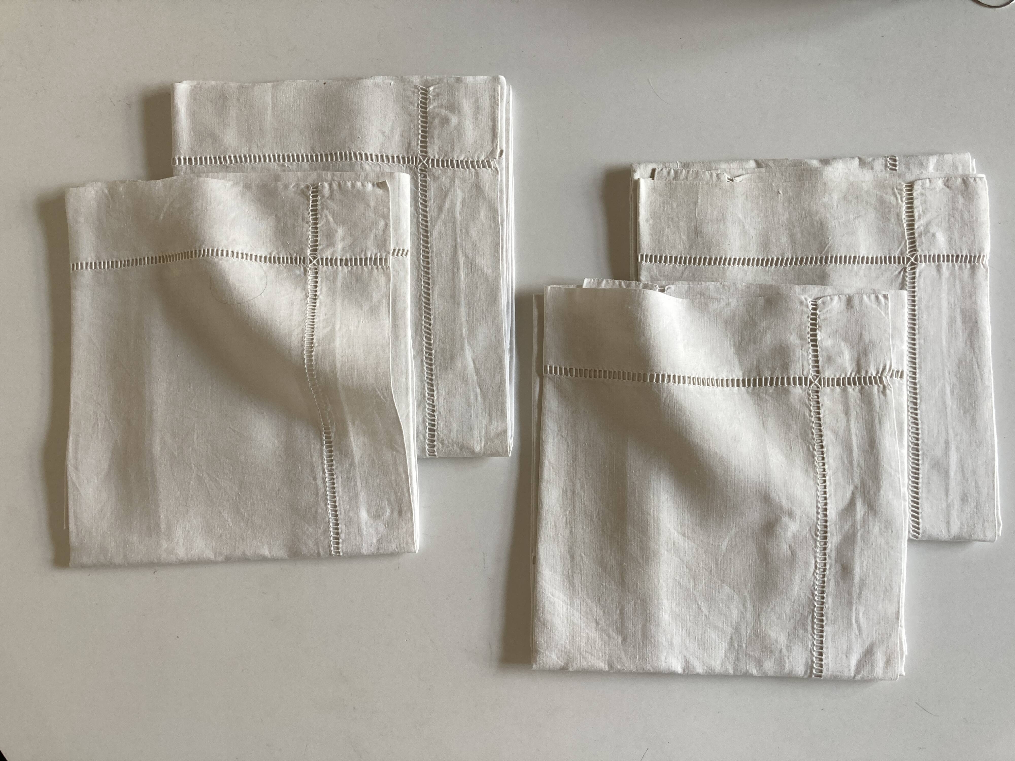 Pair of shortsowing pillowcase in linen wire without monogram