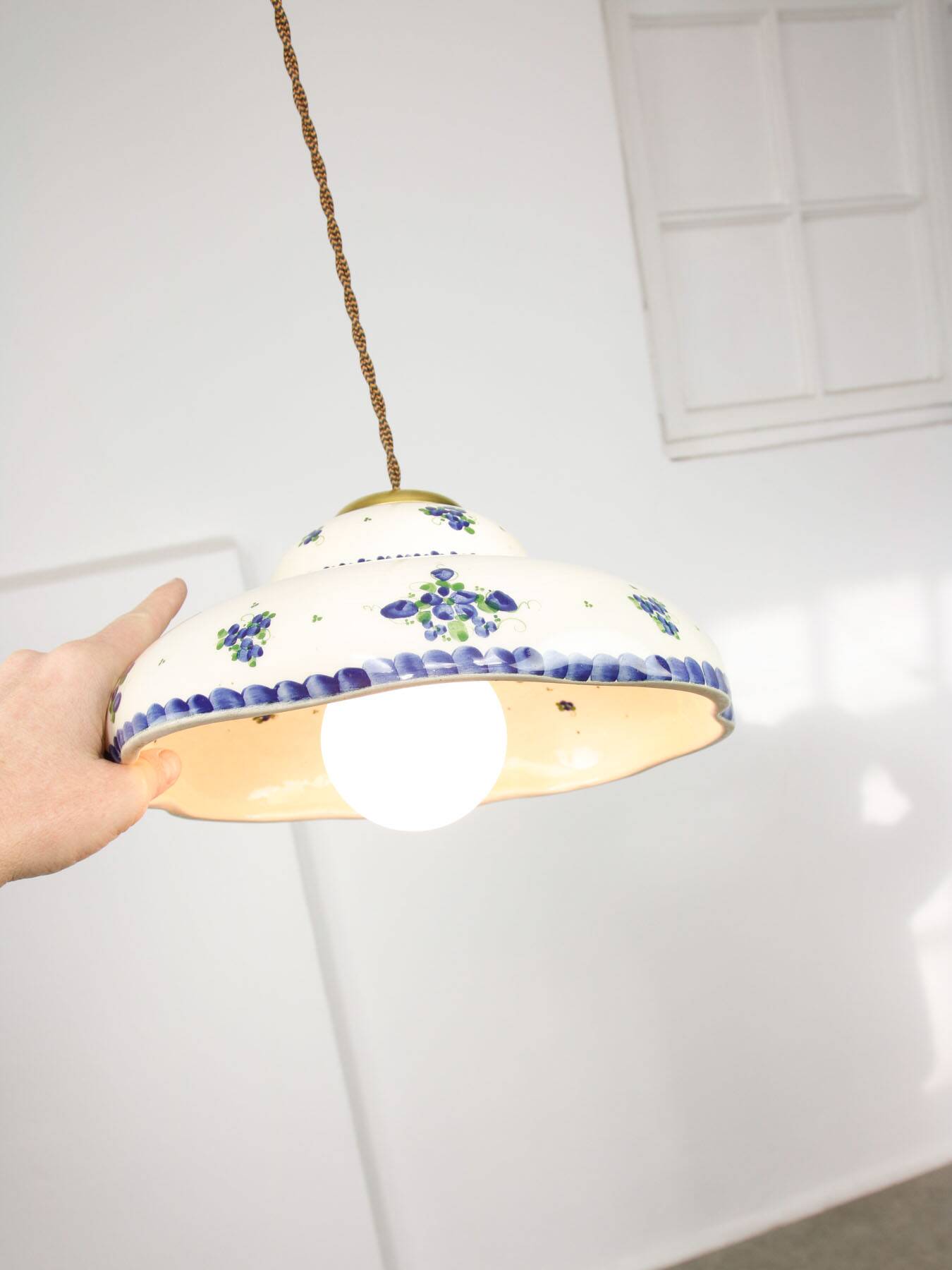 Lampe pendentive vintage en céramique et laiton faite à la main