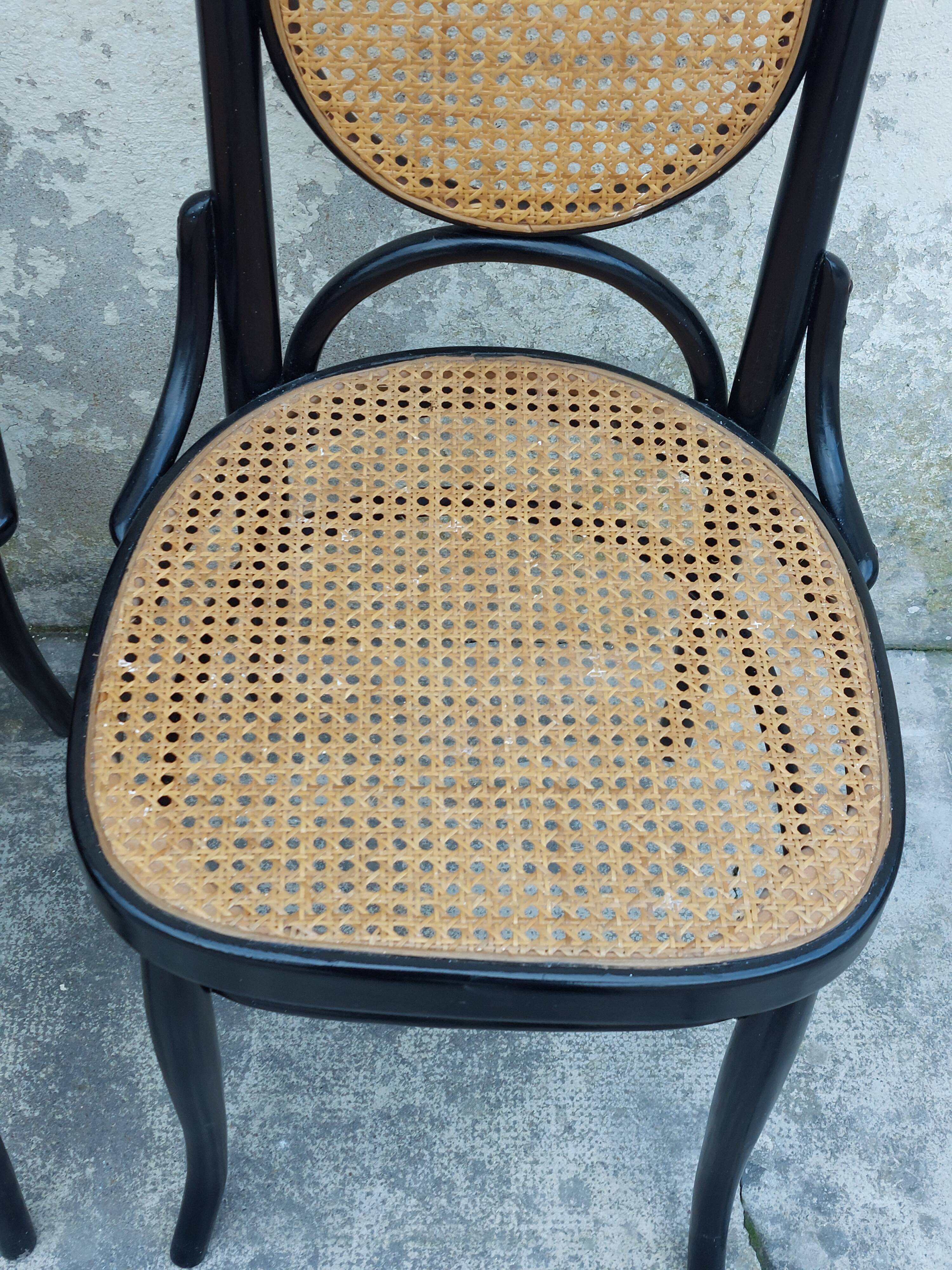 Series of 4 chairs