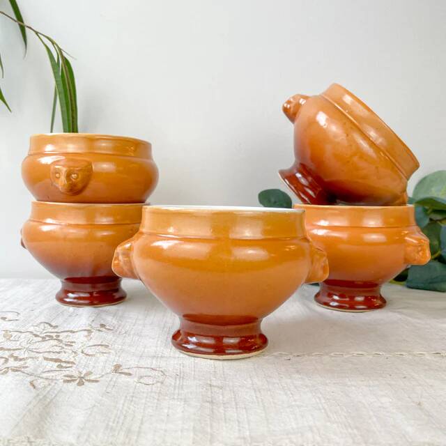 5 vintage Emile Henry lion's head onion soup bowls in ceramic - honey/brown gradient, made in France - traditional elegance