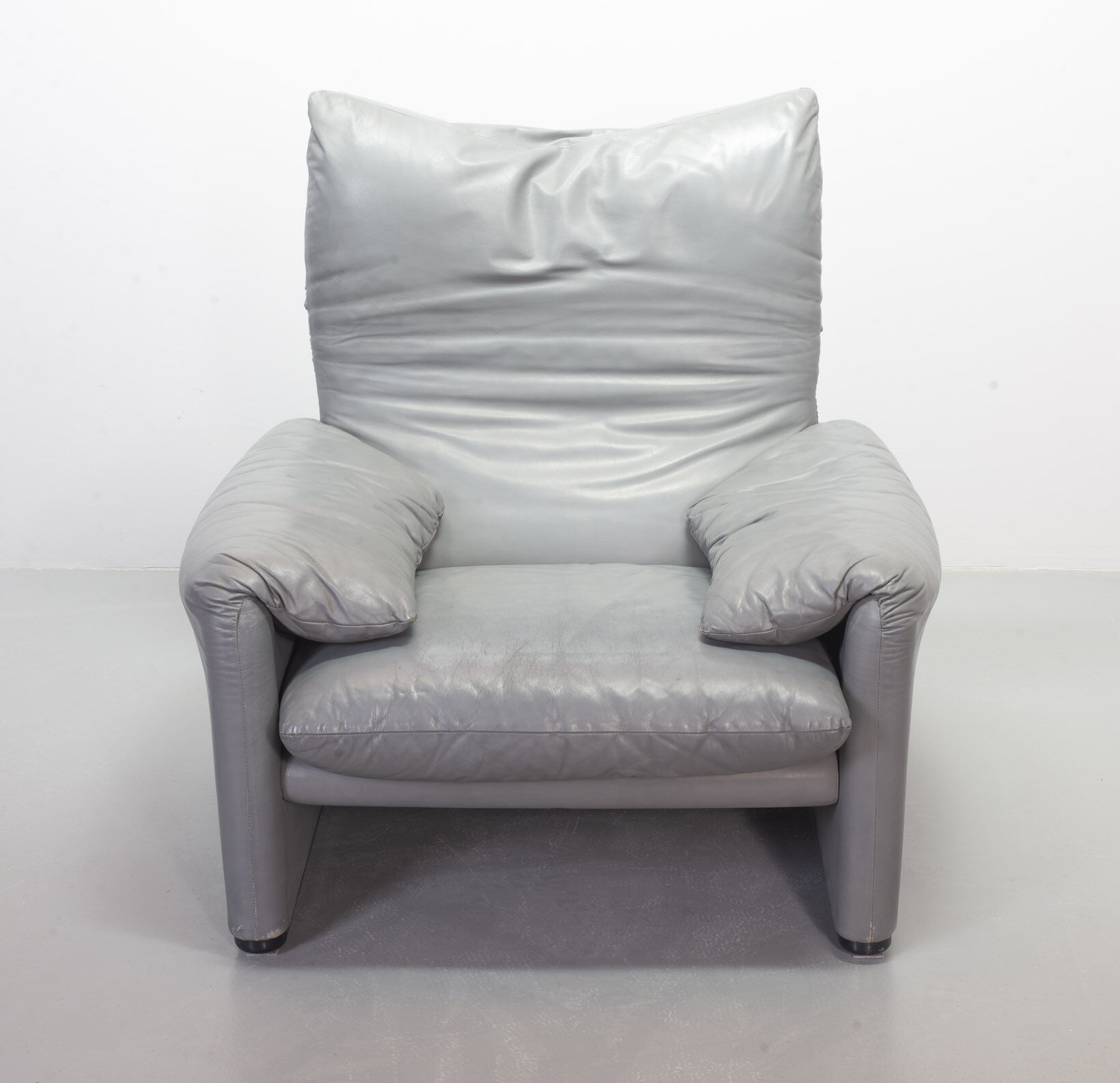 Cassina Lounge Chair 'Maralunga' by Vico Magistretti in Grey Leather 1970s