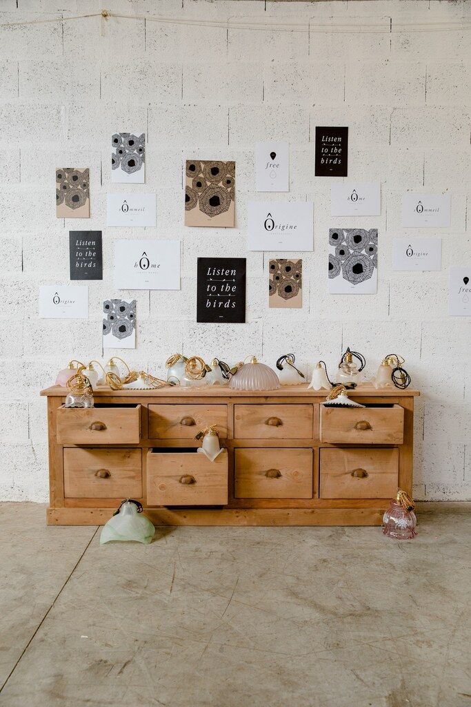 Opaque Tulip walking lamp